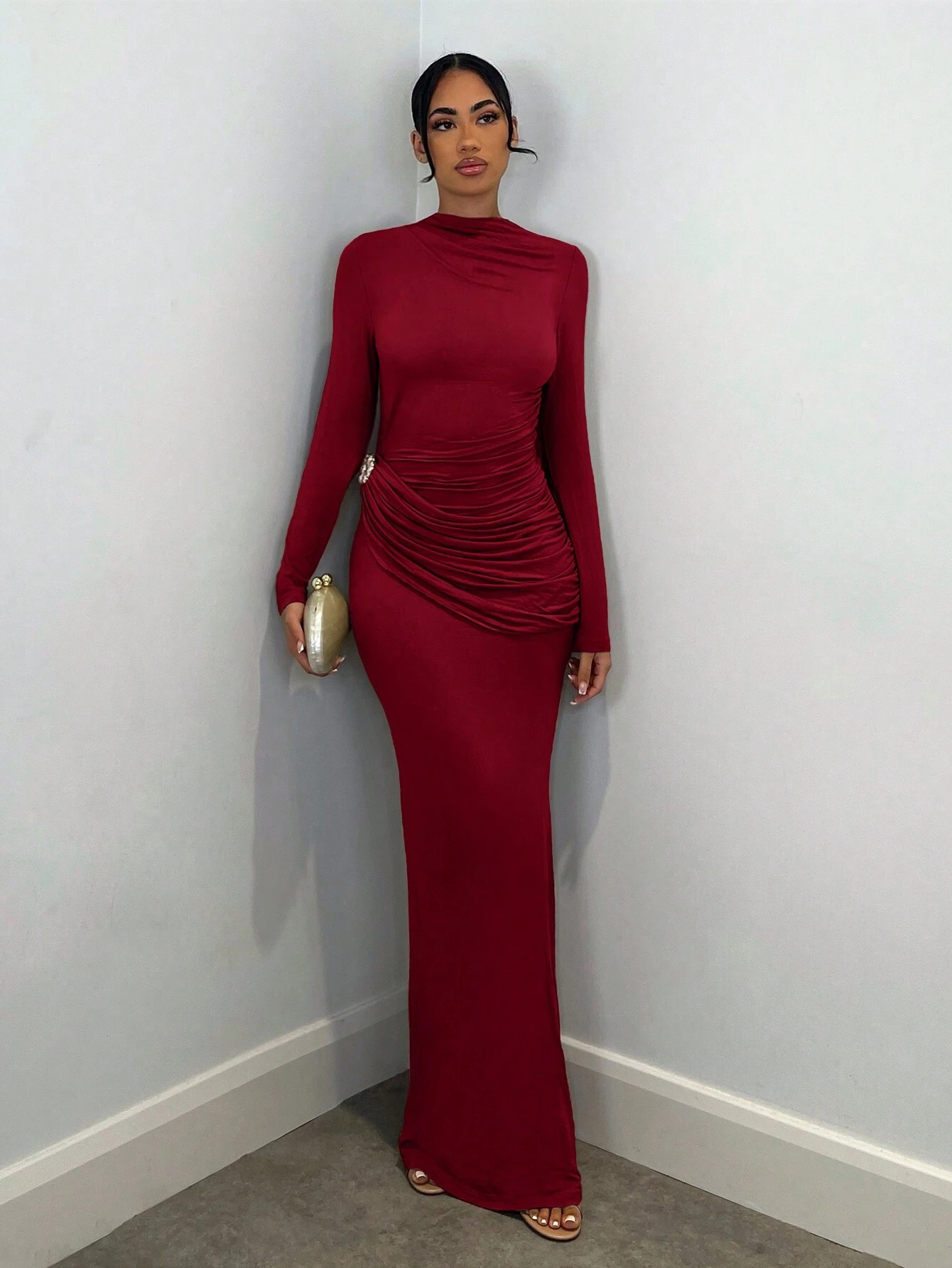 Robe longue élégante pour femme avec décoration métallique, convient pour les — vue 3