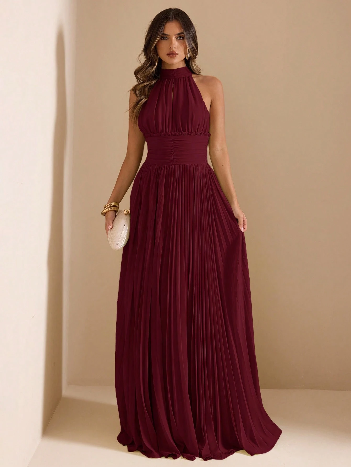 Robe mi-longue verte à col licou, taille froncée et plissée avec lien, style — vue 2