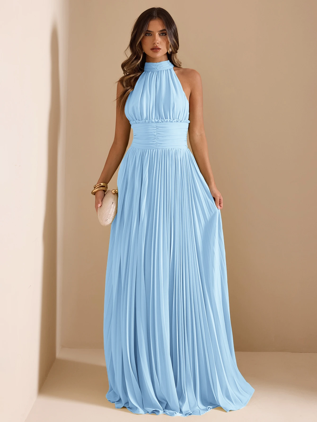 Robe mi-longue verte à col licou, taille froncée et plissée avec lien, style — vue 4