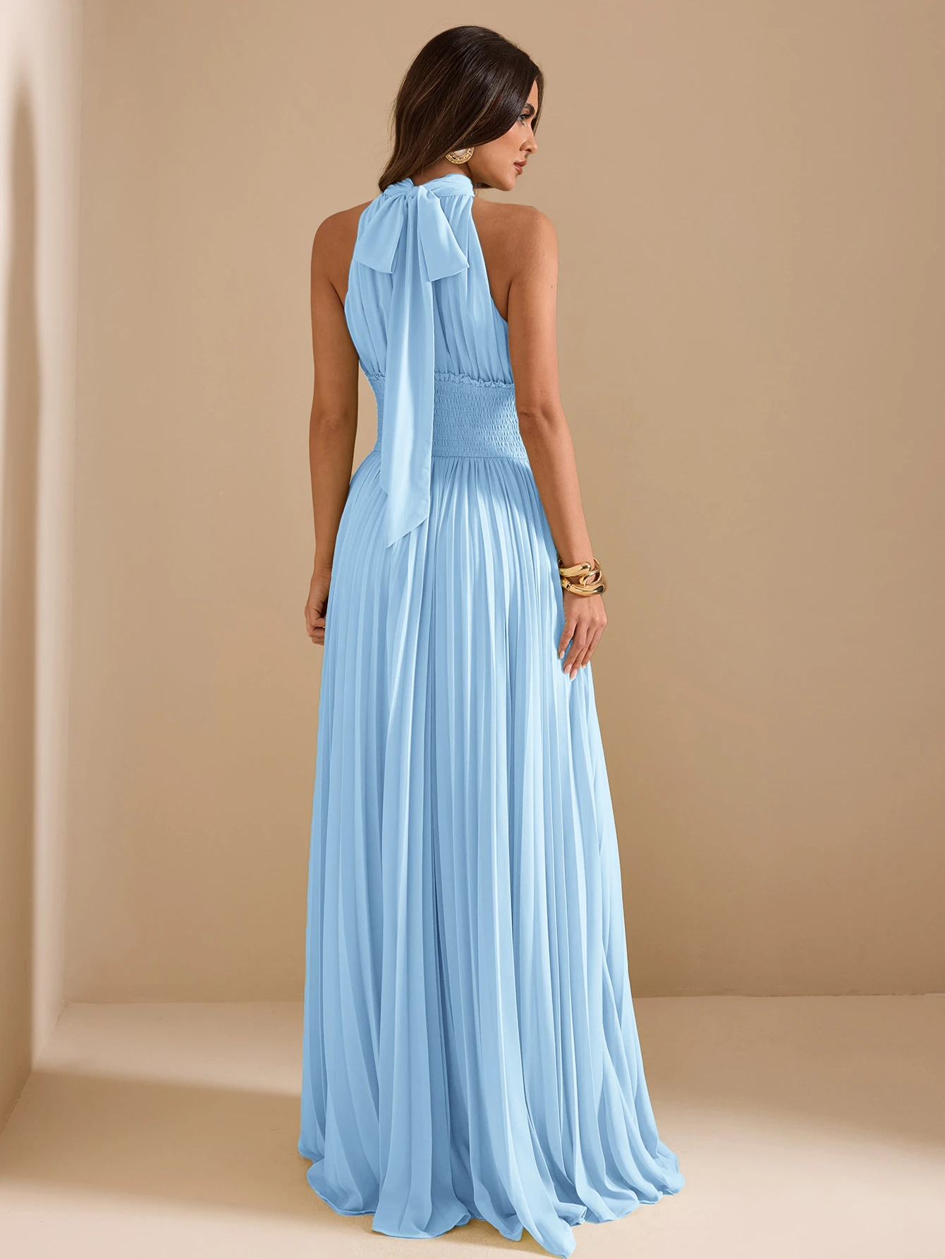 Robe mi-longue verte à col licou, taille froncée et plissée avec lien, style — vue 11