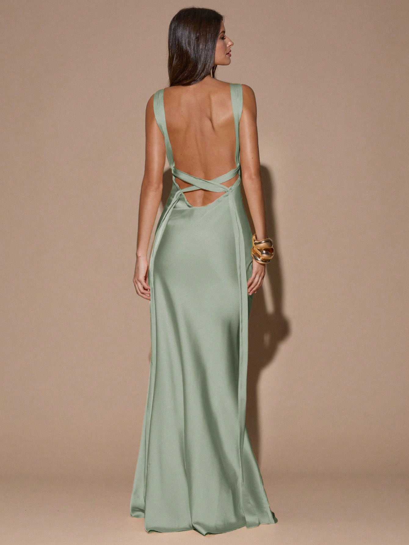 Robe d'été bleu clair élégante et minimaliste pour dîner, col V profond, sans — vue 16