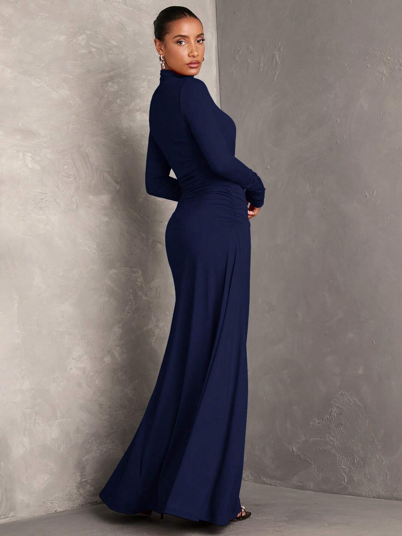 Robe plissée à col montant et manches longues, couleur unie. Robe pour invitée — vue 6