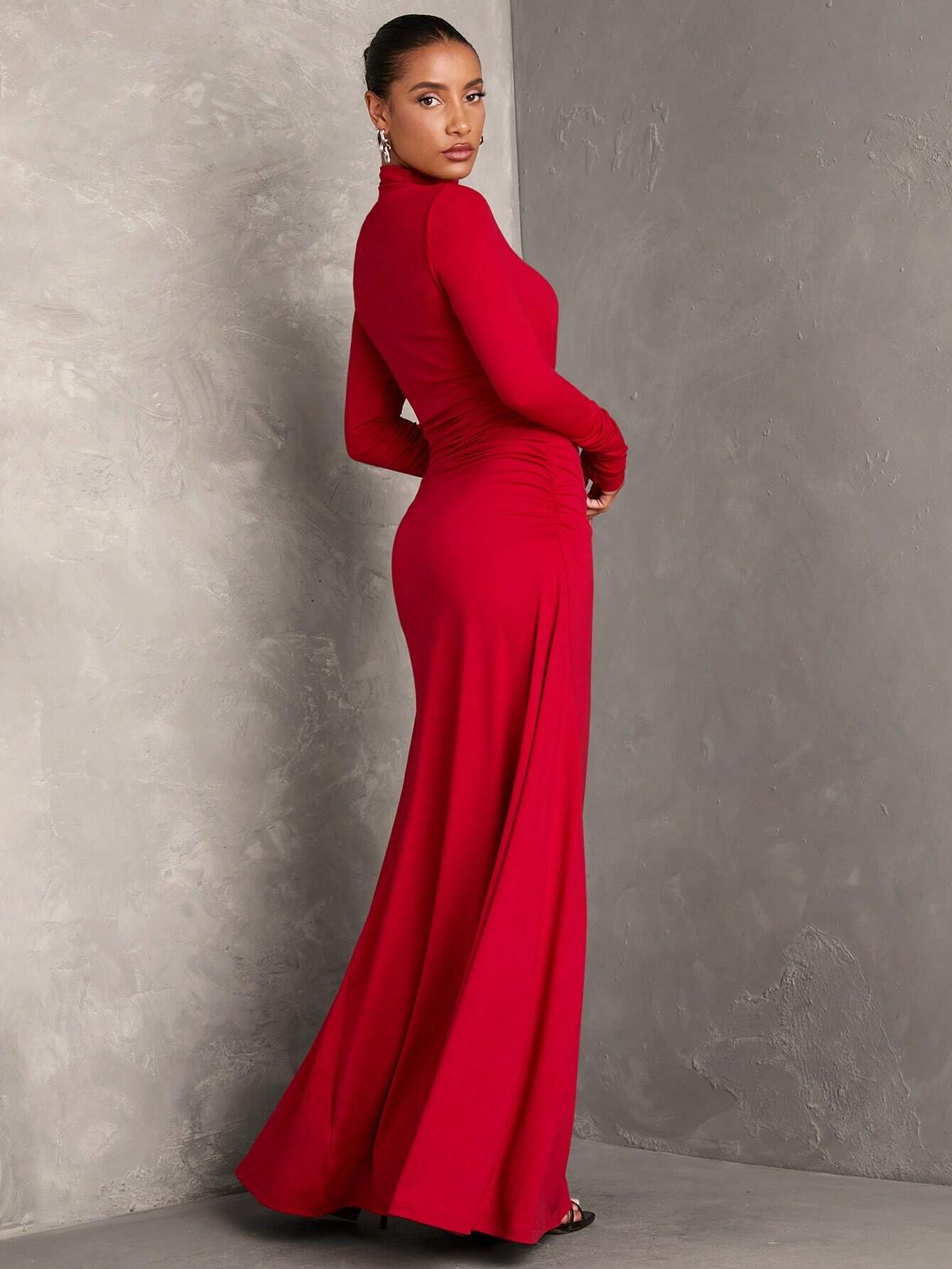 Robe plissée à col montant et manches longues, couleur unie. Robe pour invitée — vue 5