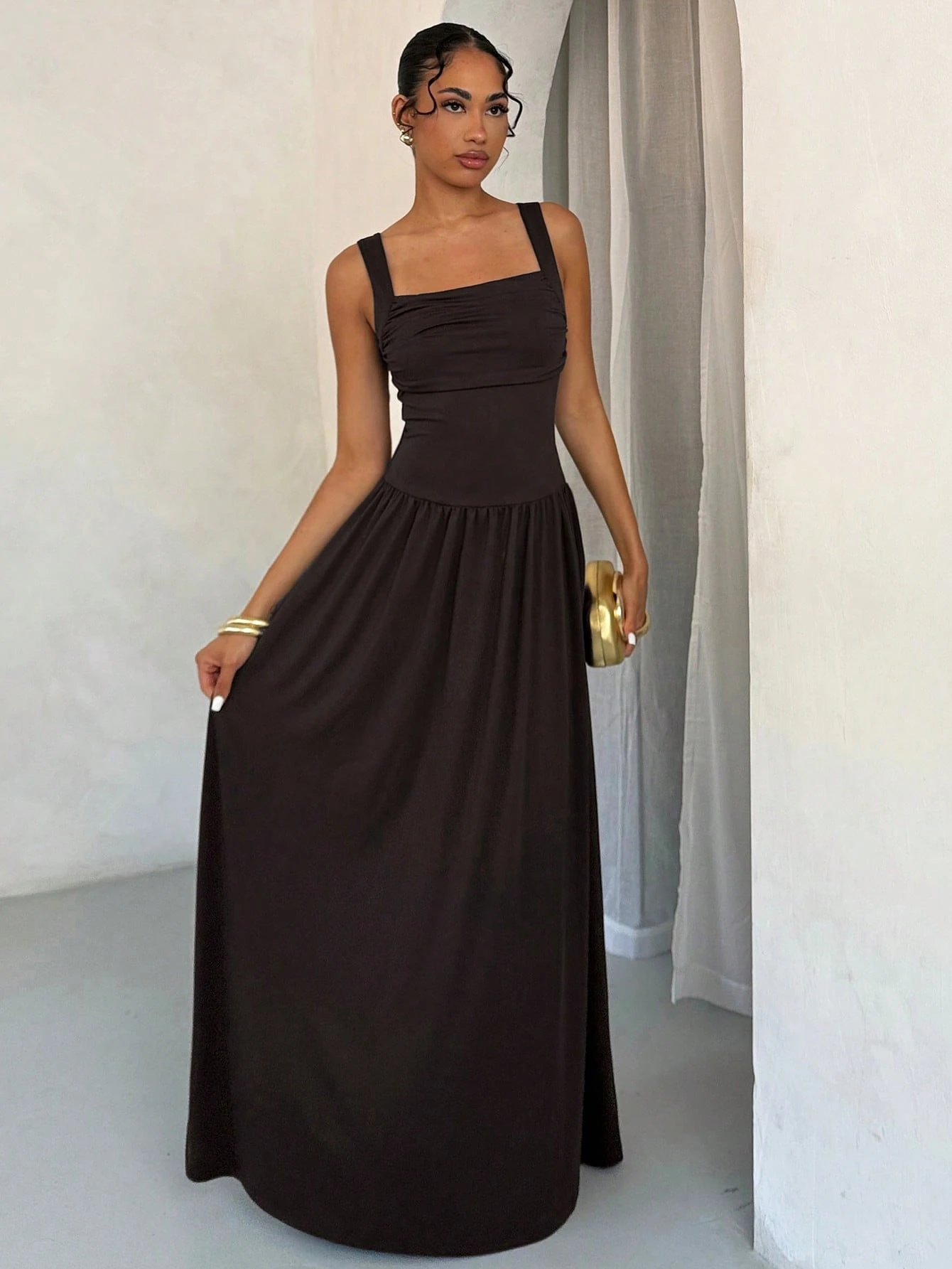 Robe évasée élégante de couleur unie marron foncé avec col carré pour femmes