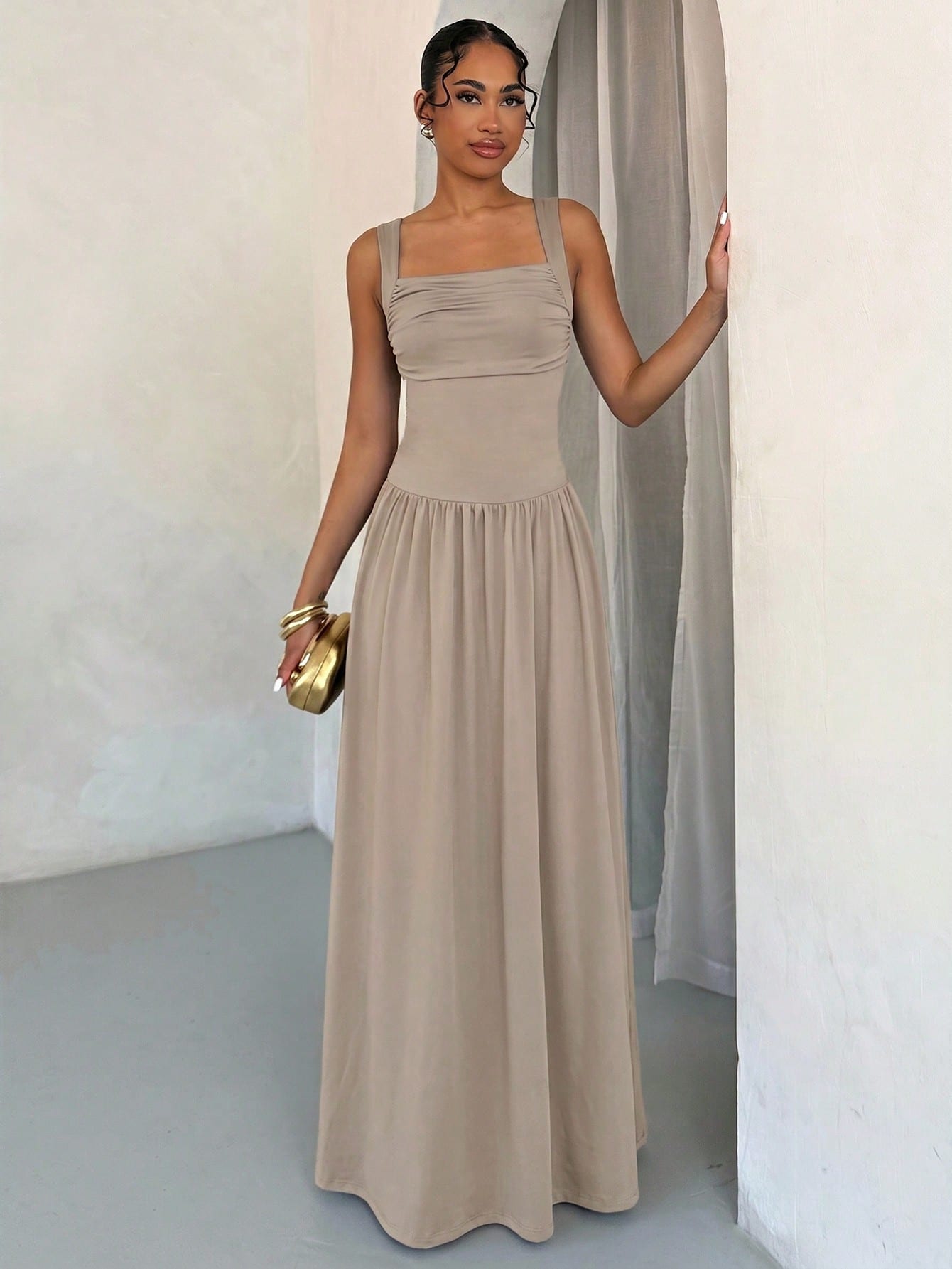 Robe évasée élégante de couleur unie marron foncé avec col carré pour femmes — vue 4