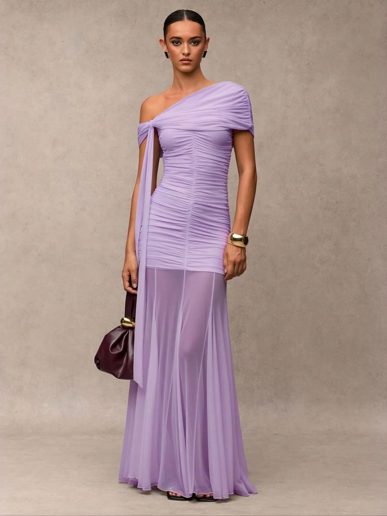 Robe bordeaux avec une jupe évasée élégante et sophistiquée, convenant pour les — vue 13