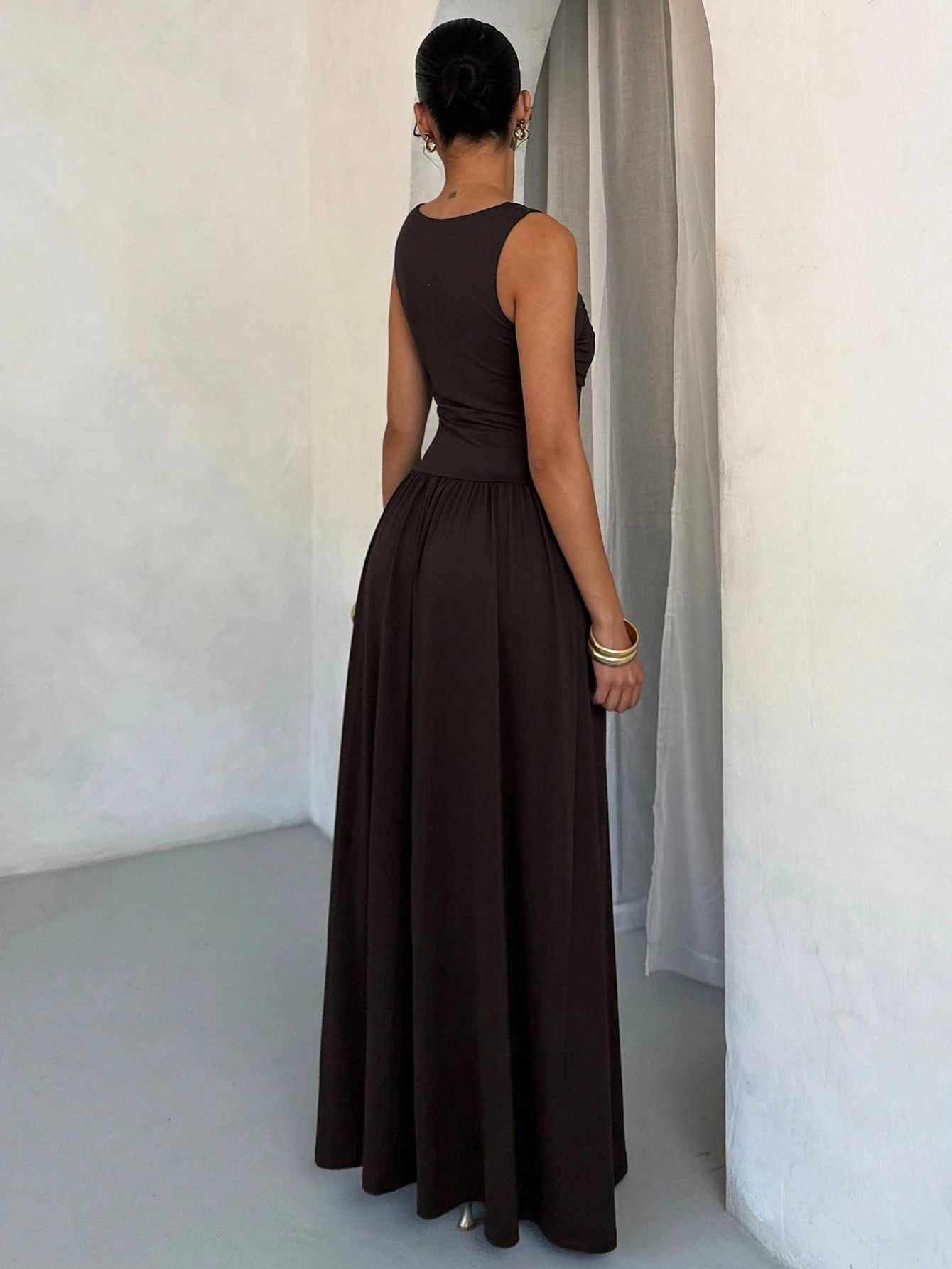 Robe évasée élégante de couleur unie marron foncé avec col carré pour femmes — vue 12