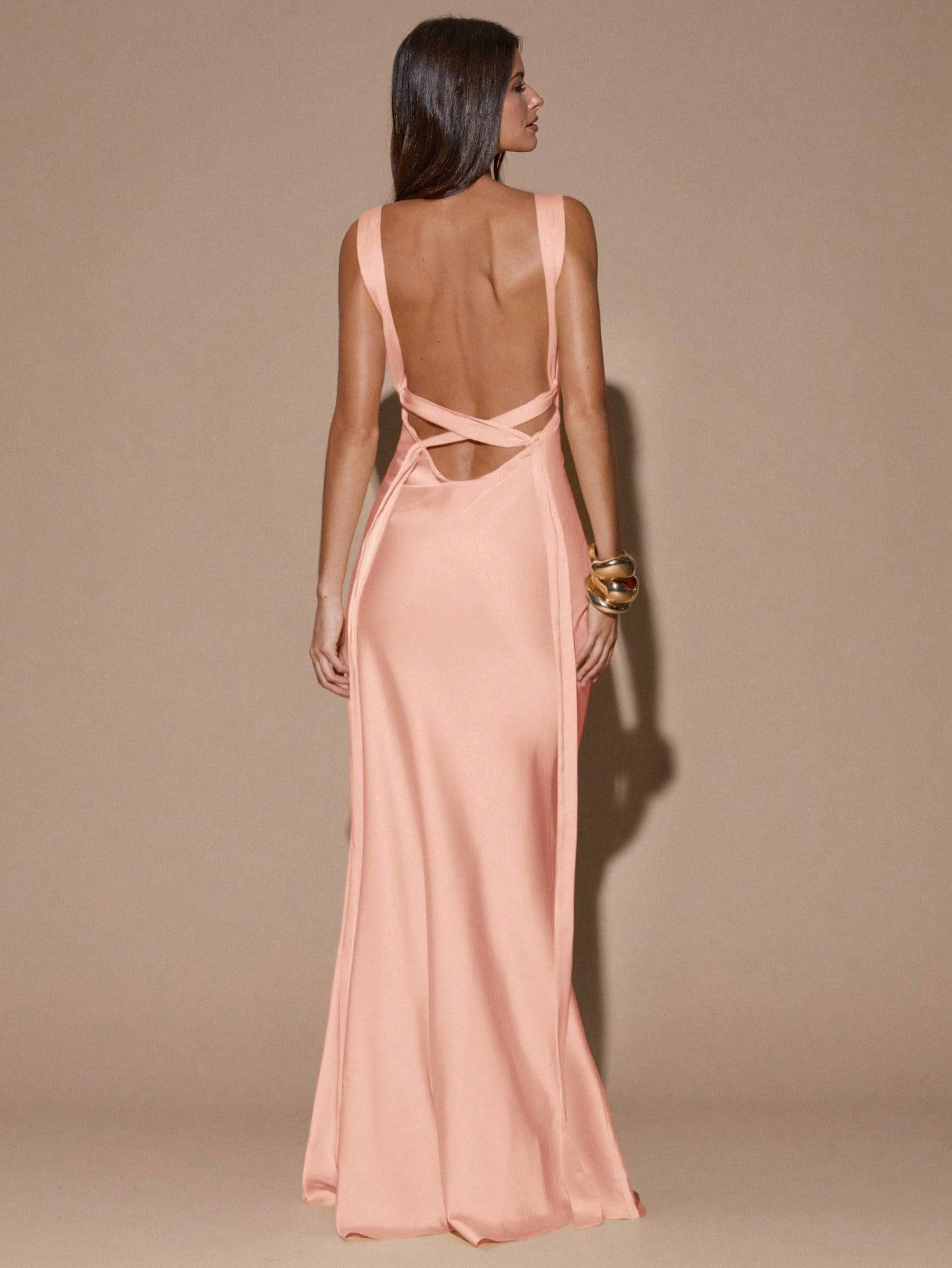 Robe longue sirène minimaliste sexy de couleur unie jaune crème, col en V — vue 16