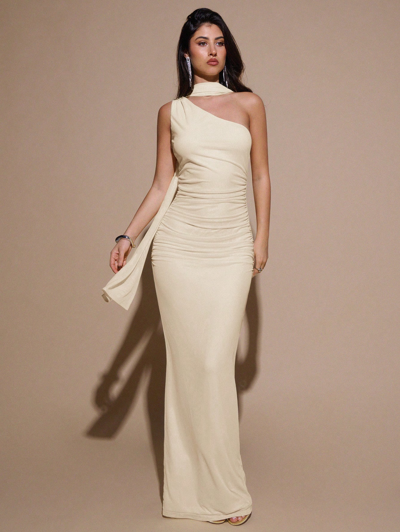 Robe moulante en maille asymétrique avec col asymétrique et fronces, jaune — vue 2