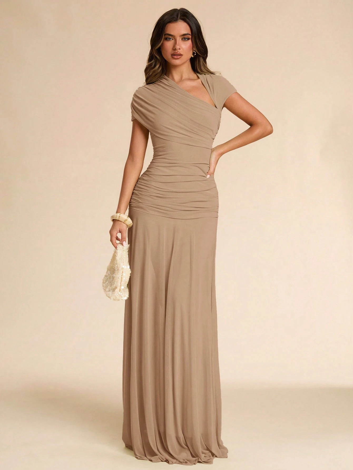 Robe longue élégante pour femmes, coupe ajustée, manches courtes, épaules — vue 5