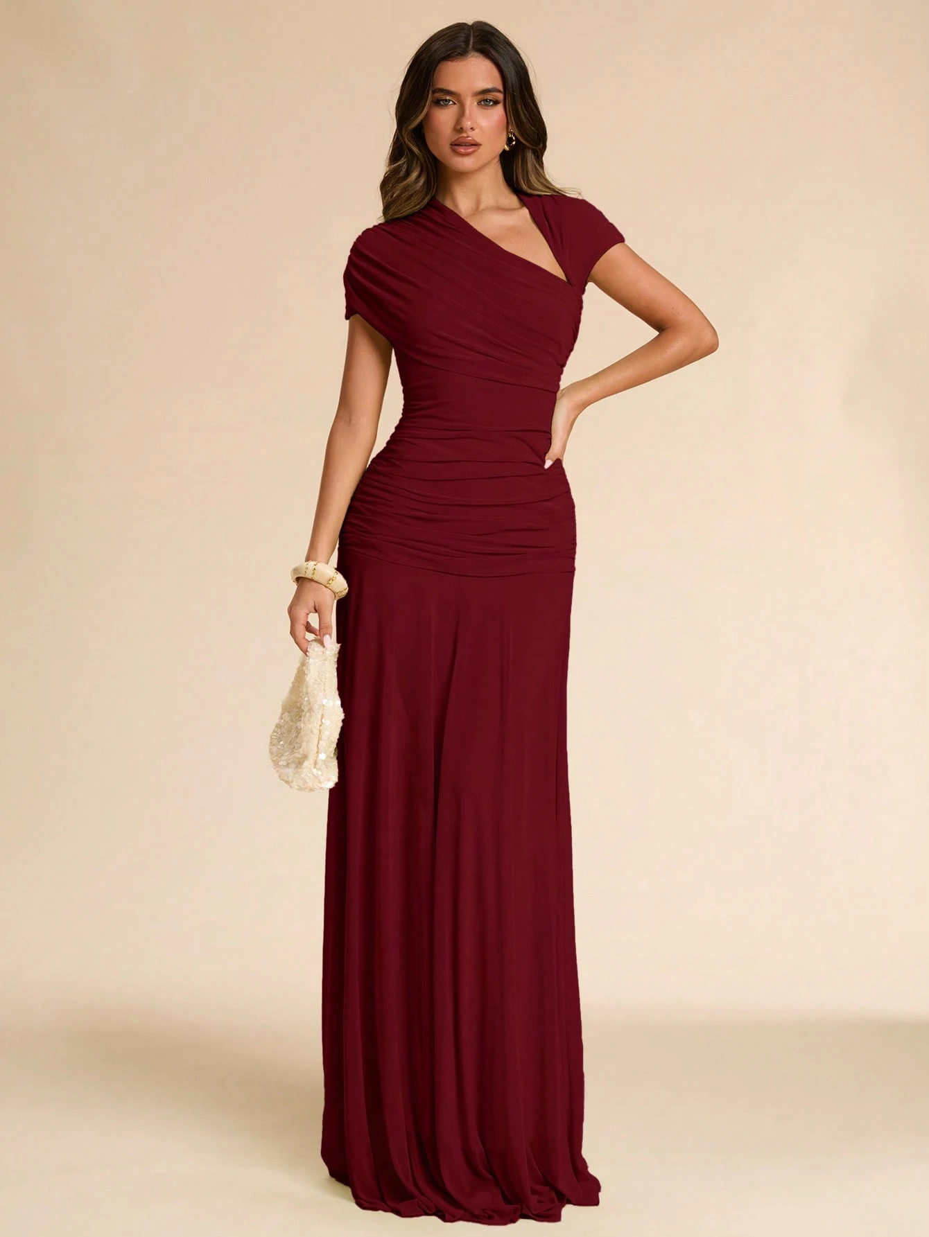 Robe longue élégante pour femmes, coupe ajustée, manches courtes, épaules — vue 4