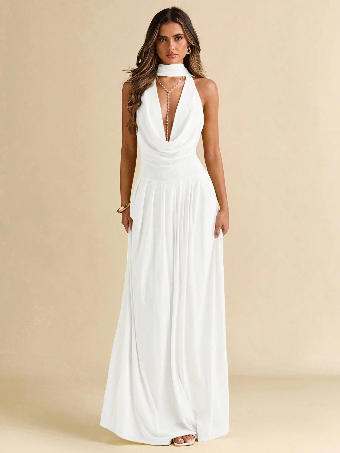 Robe femme fluide ligne A à encolure plongeante et dos nu en maille de couleur — vue 3