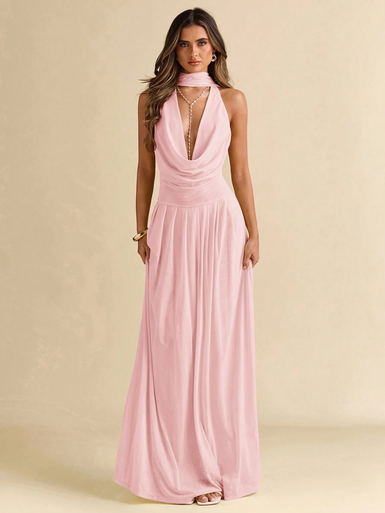 Robe femme fluide ligne A à encolure plongeante et dos nu en maille de couleur — vue 4