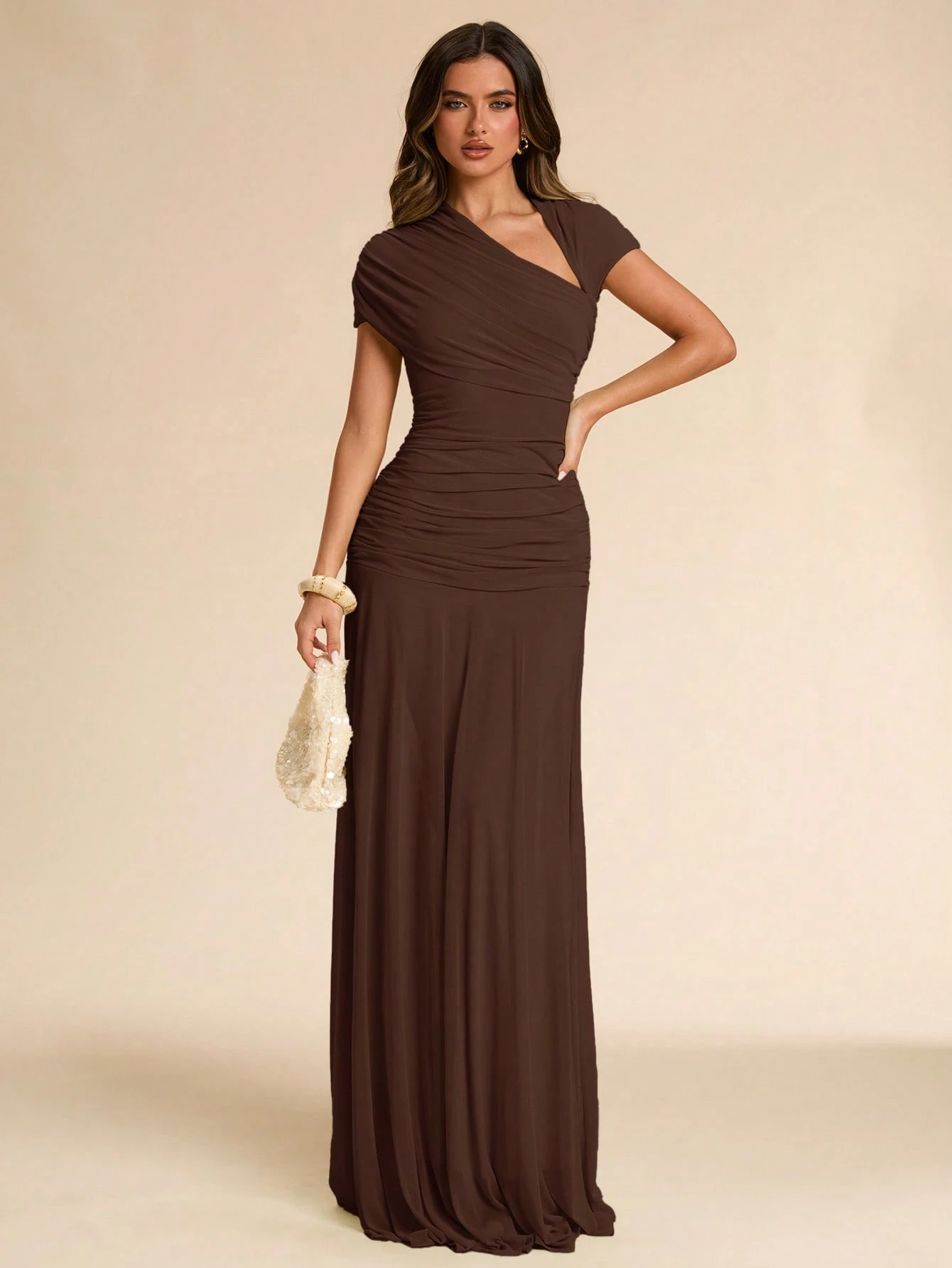 Robe longue élégante pour femmes, coupe ajustée, manches courtes, épaules — vue 9