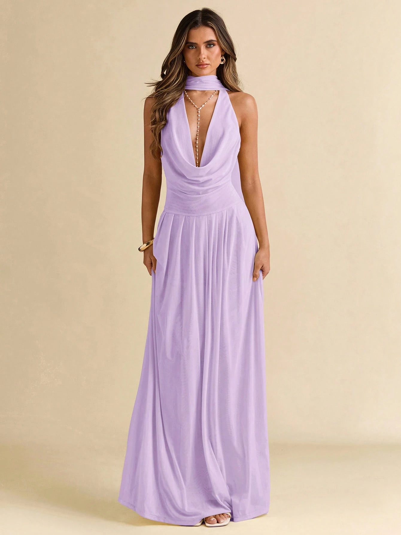 Robe femme fluide ligne A à encolure plongeante et dos nu en maille de couleur — vue 8