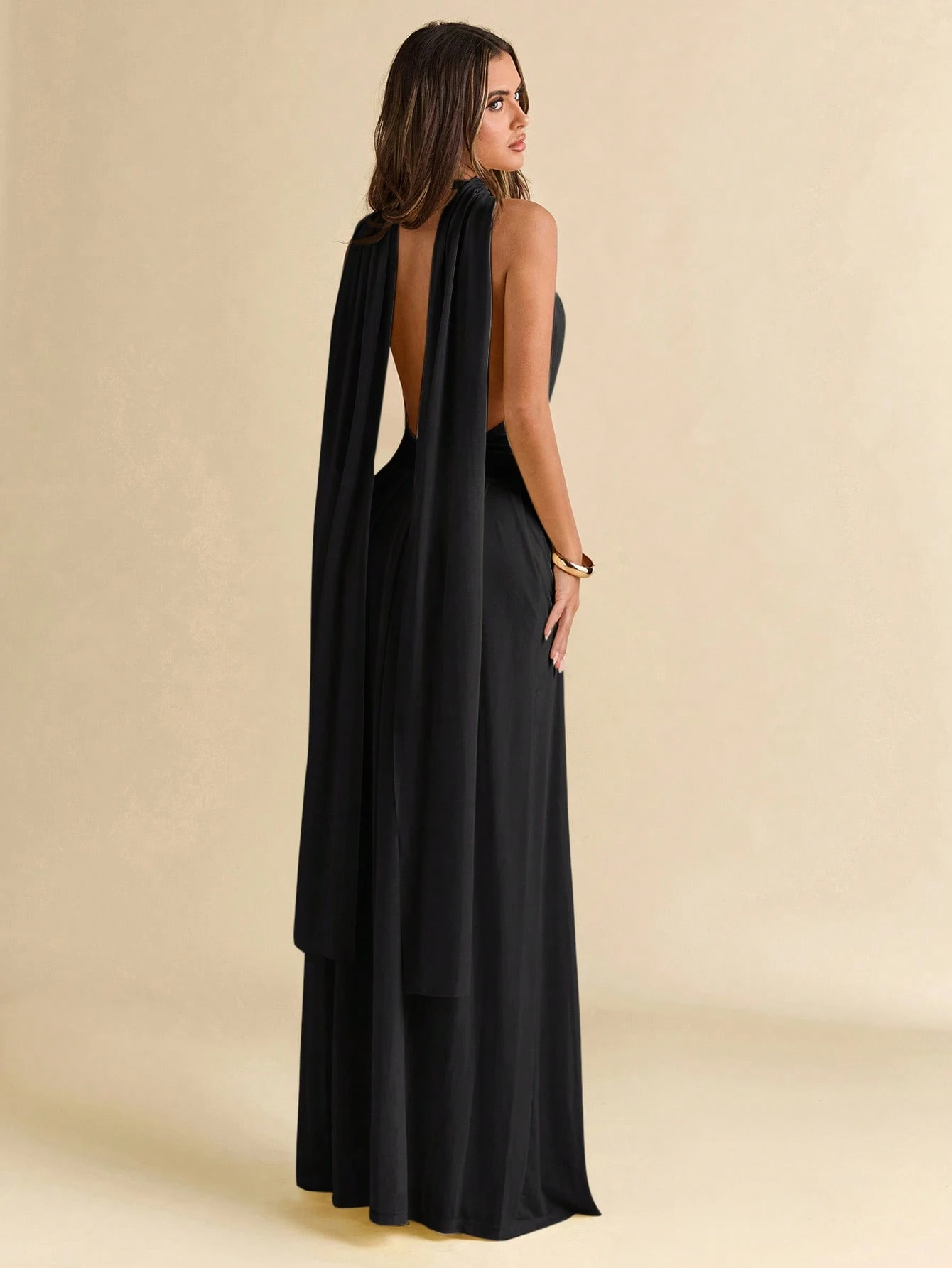Robe femme fluide ligne A à encolure plongeante et dos nu en maille de couleur — vue 10