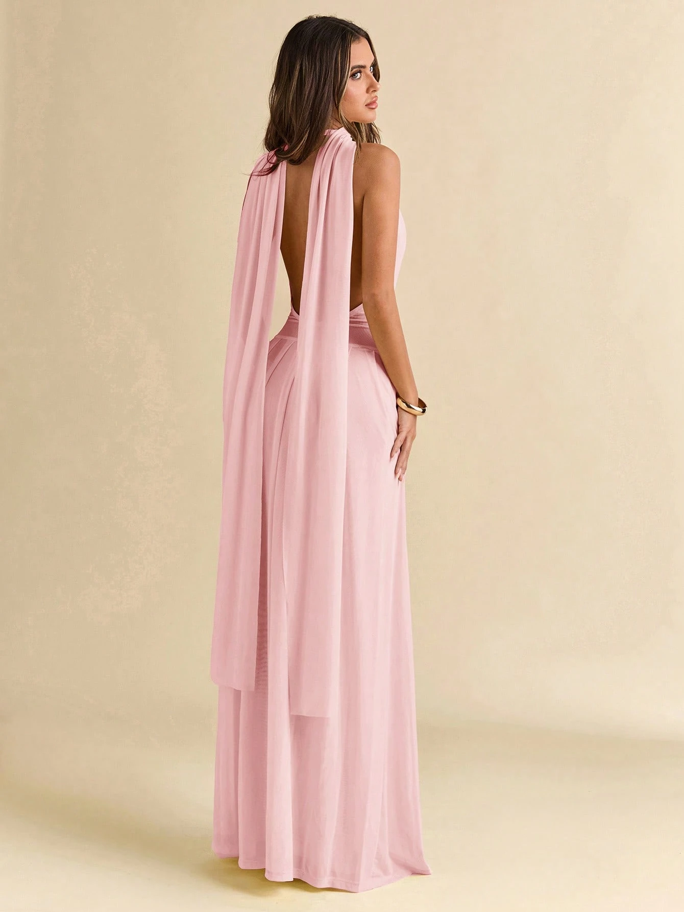 Robe femme fluide ligne A à encolure plongeante et dos nu en maille de couleur — vue 12
