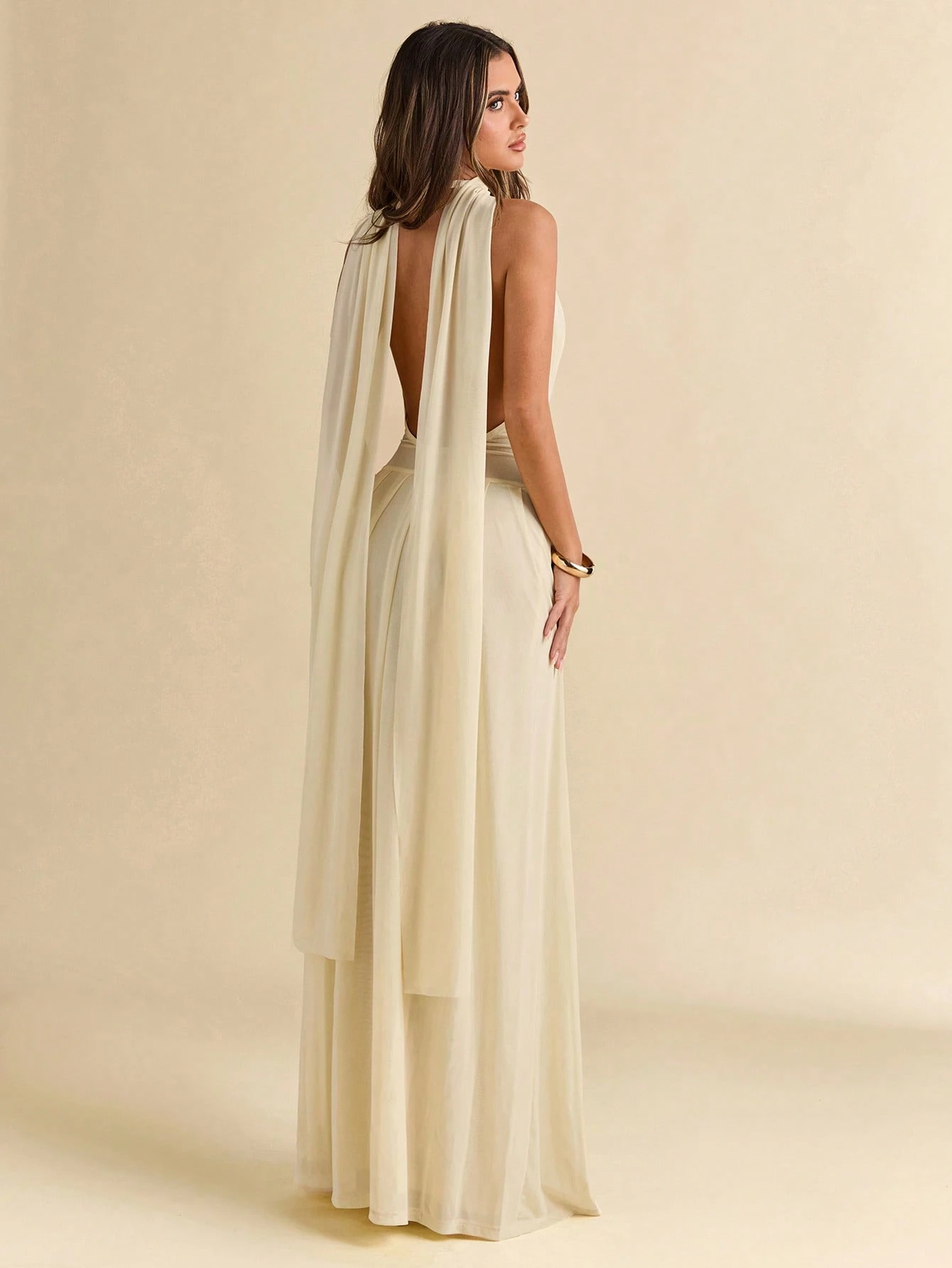 Robe femme fluide ligne A à encolure plongeante et dos nu en maille de couleur — vue 9