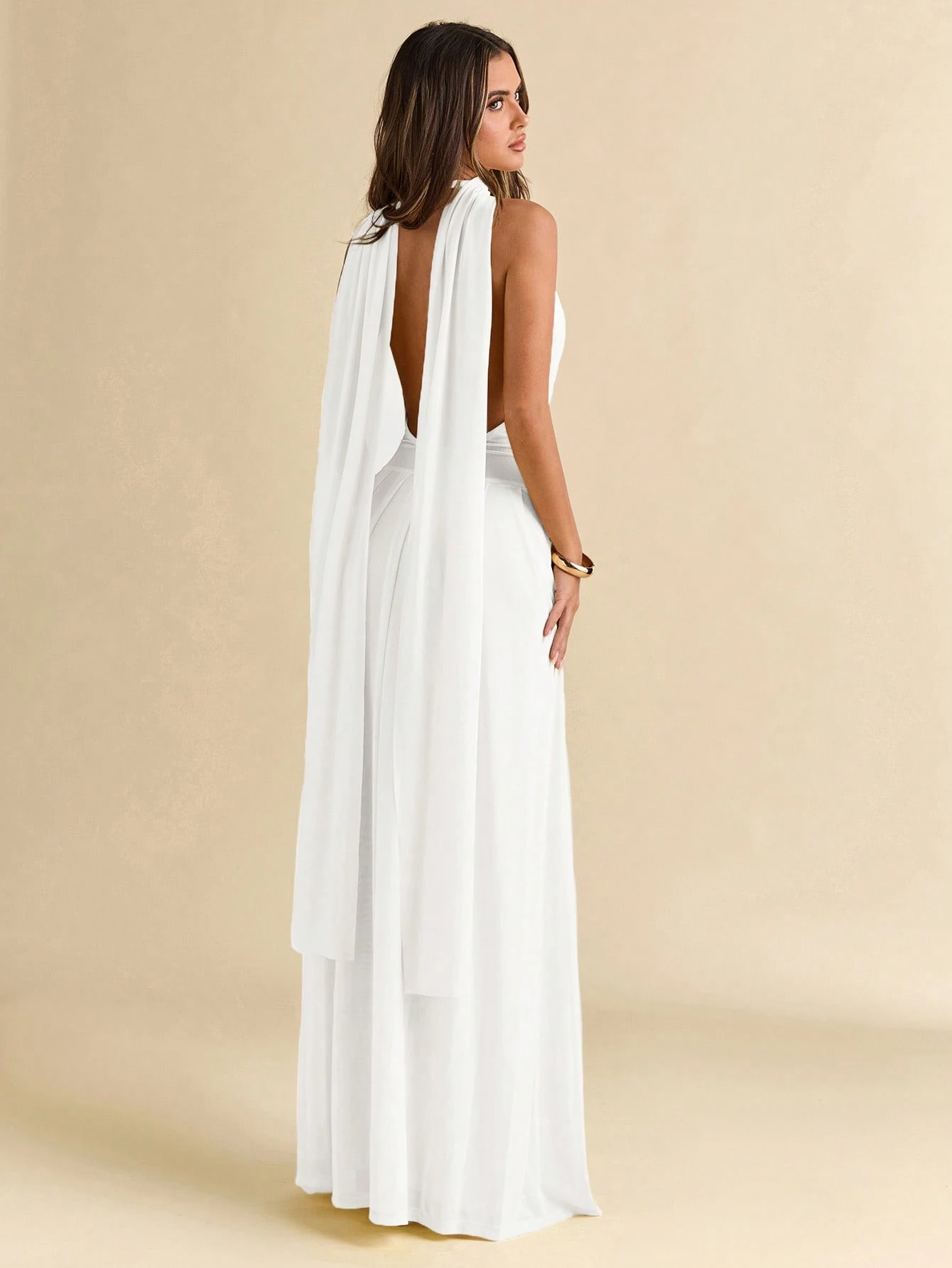 Robe femme fluide ligne A à encolure plongeante et dos nu en maille de couleur — vue 11