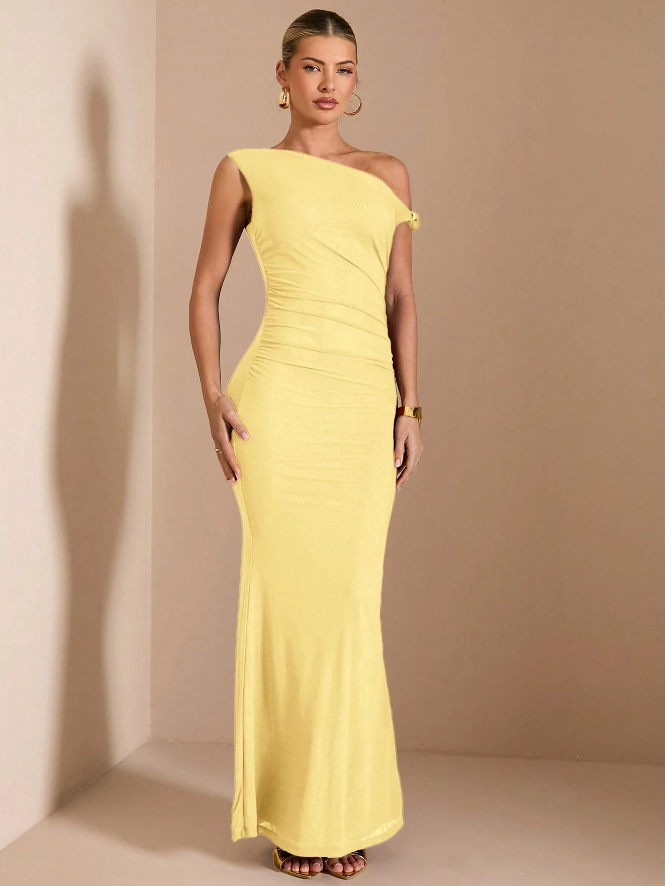 Robe élégante femme à ourlet asymétrique oblique, tenue de sortie, adaptée pour — vue 6