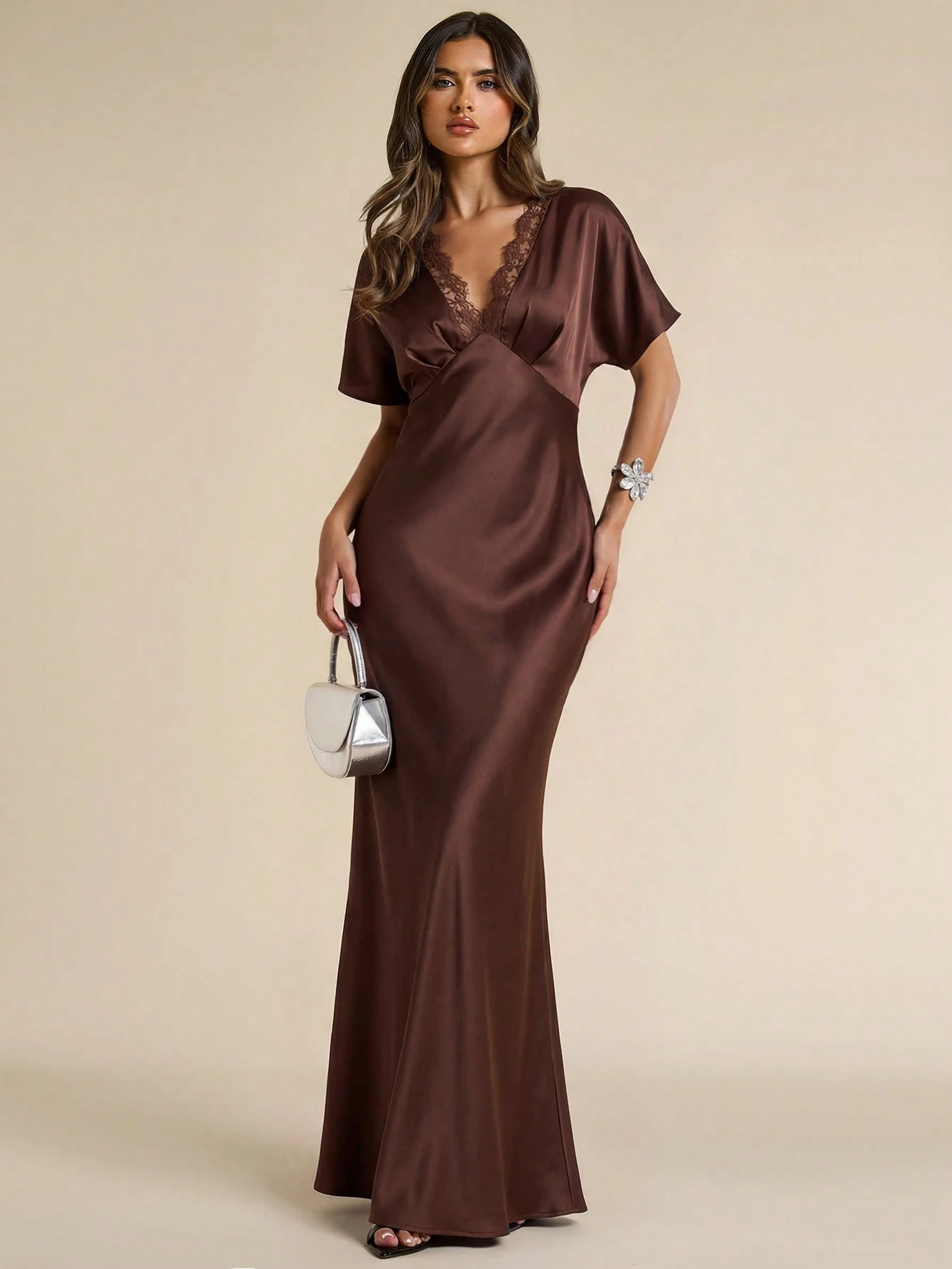 Robe élégante sirène en satin bleu à col V profond et manches courtes pour — vue 4