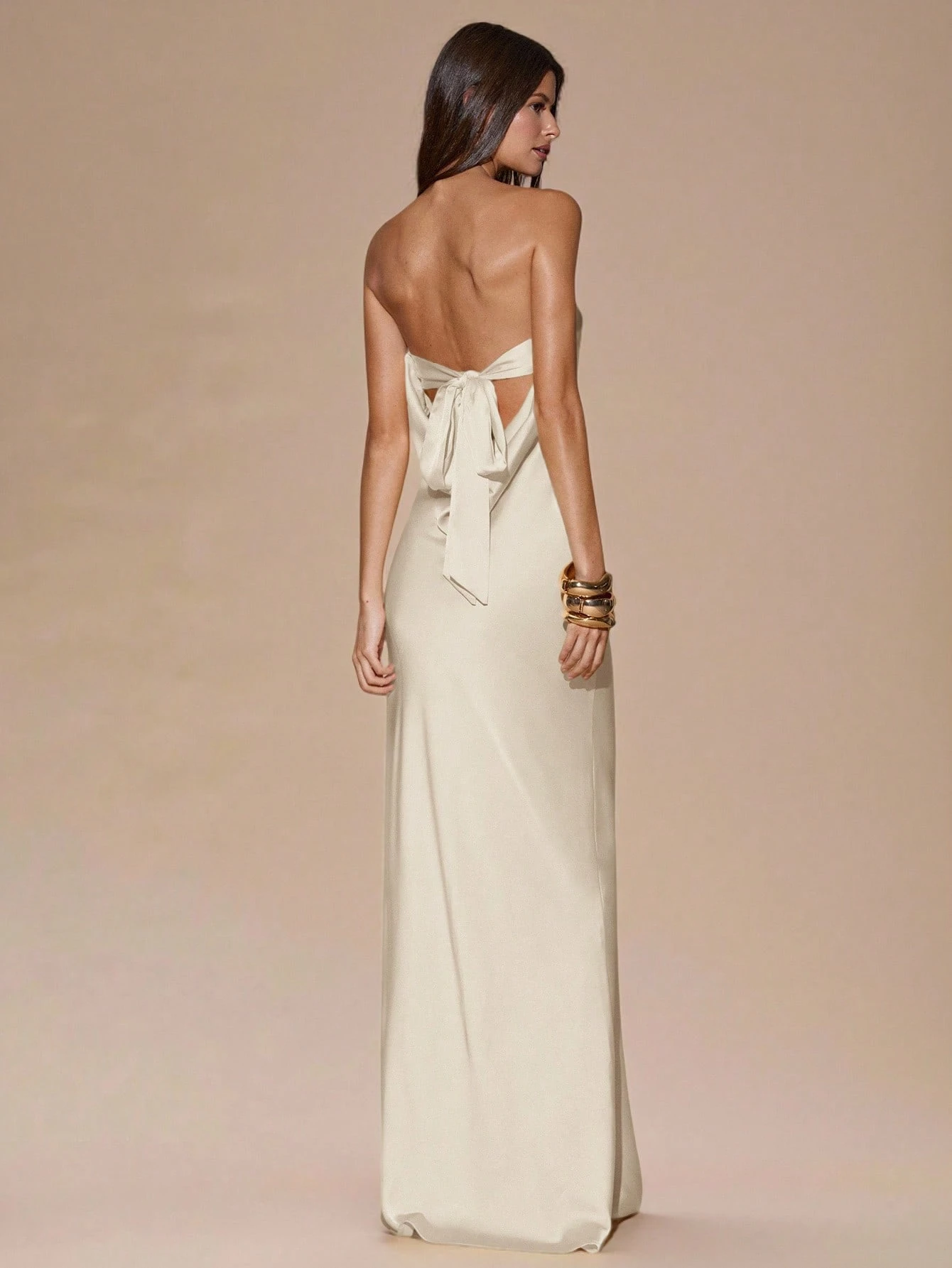 Robe longue minimaliste sexy de couleur unie jaune crème sans bretelles, dos — vue 9