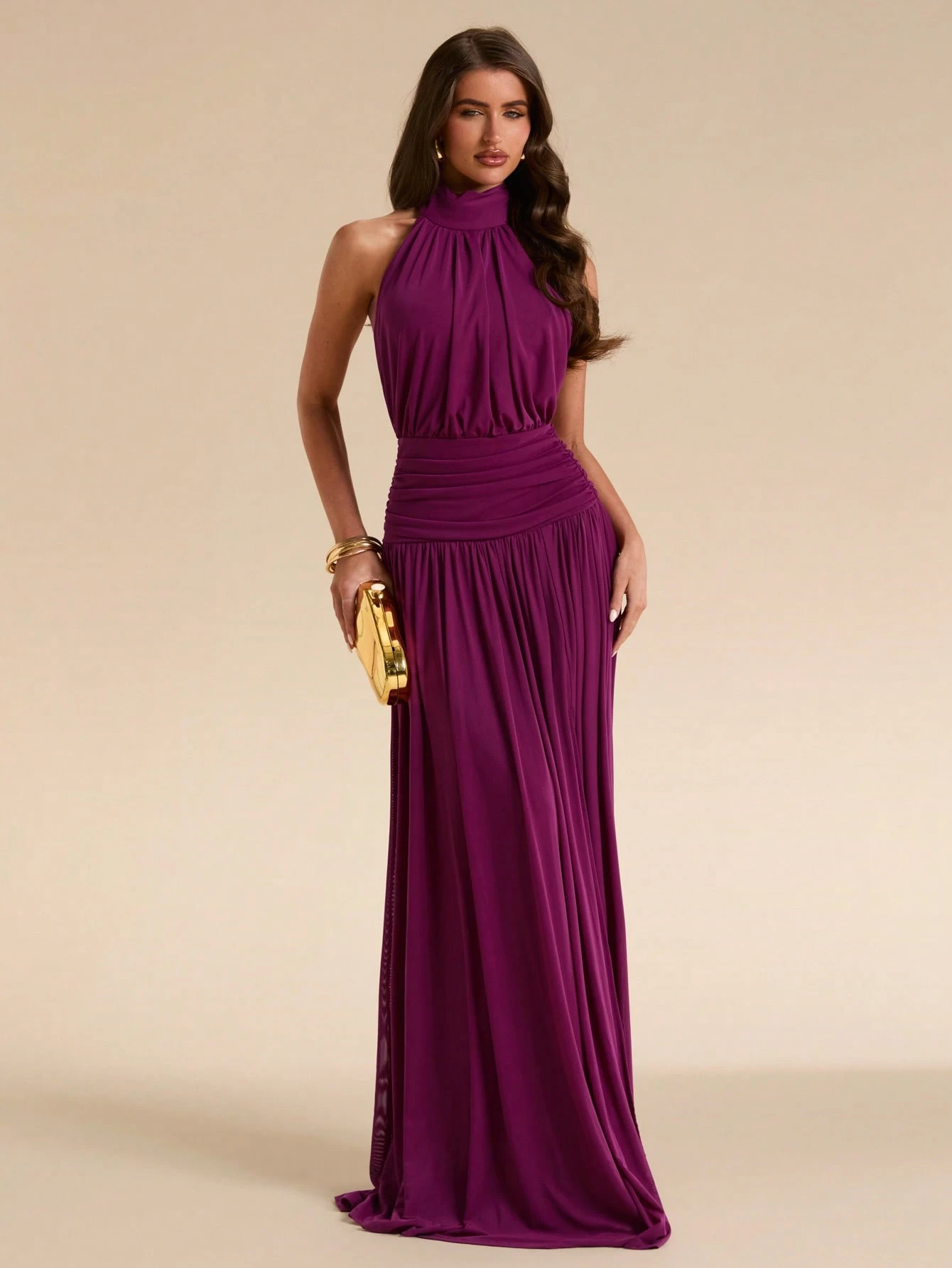 Robe maxi élégante à col ras-du-cou, froncée, dos nu, avec fente haute, en