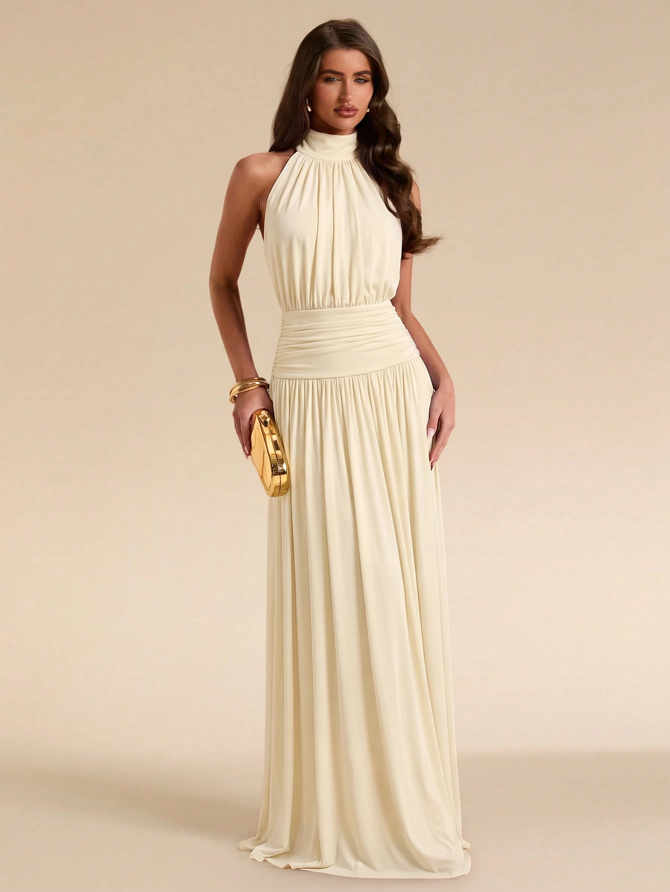 Robe maxi élégante à col ras-du-cou, froncée, dos nu, avec fente haute, en — vue 2