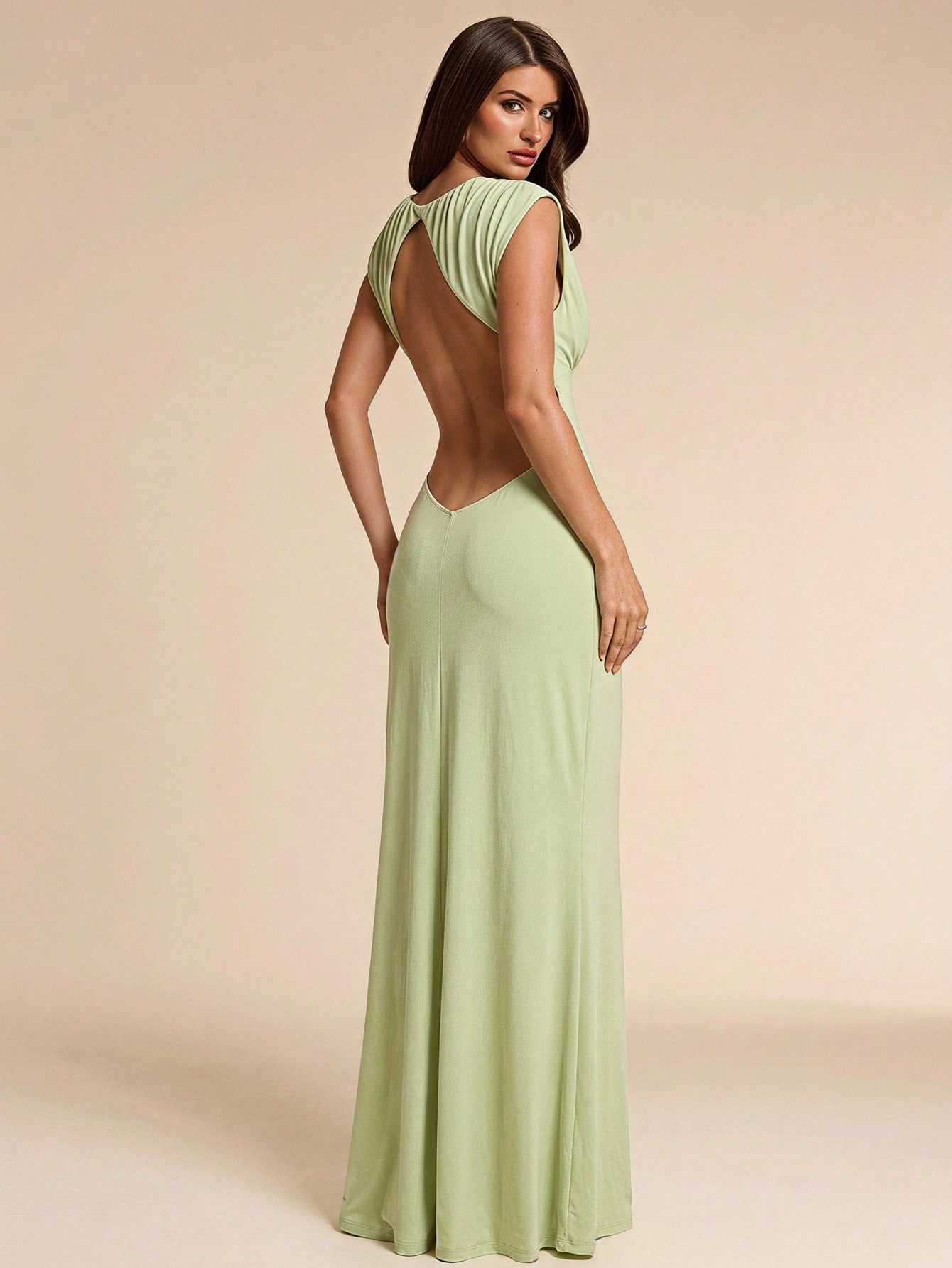 Robe de femme printemps/été vert unicolore, col V profond, dos nu, sexy et — vue 10
