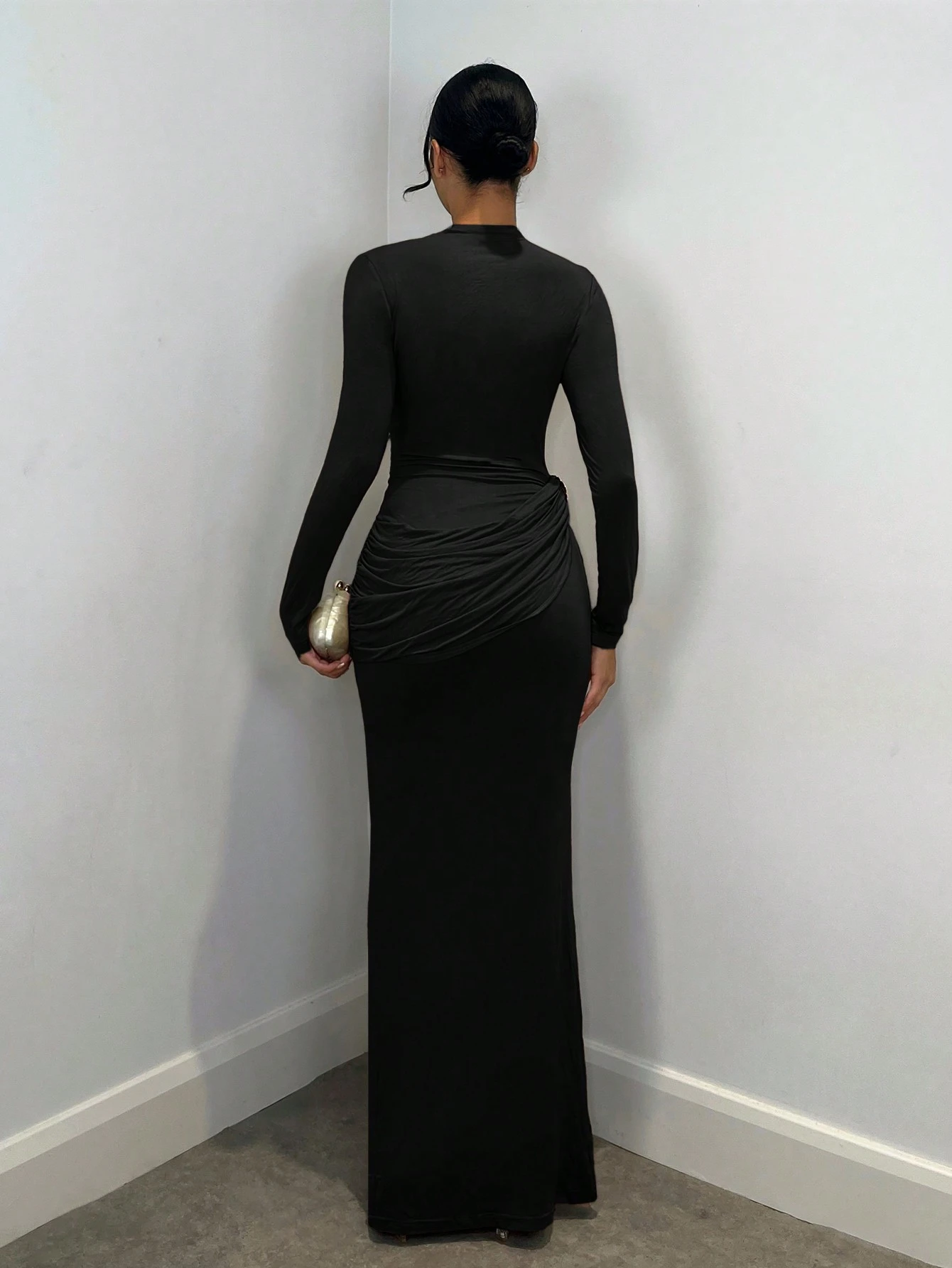 Robe longue élégante pour femme avec décoration métallique, convenant pour le — vue 7