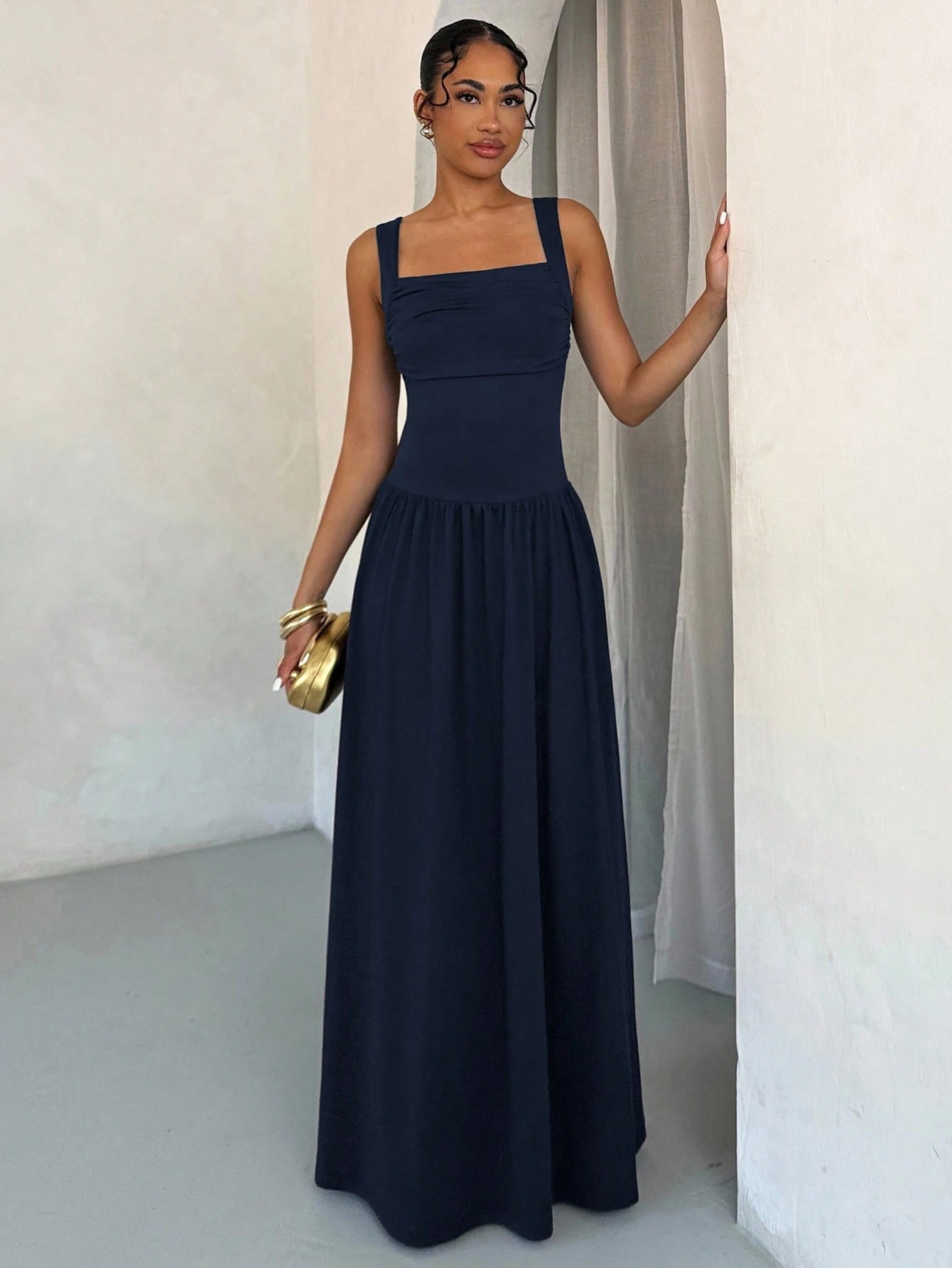 Robe élégante pour femmes de couleur unie marron avec col généreux et jupe — vue 10