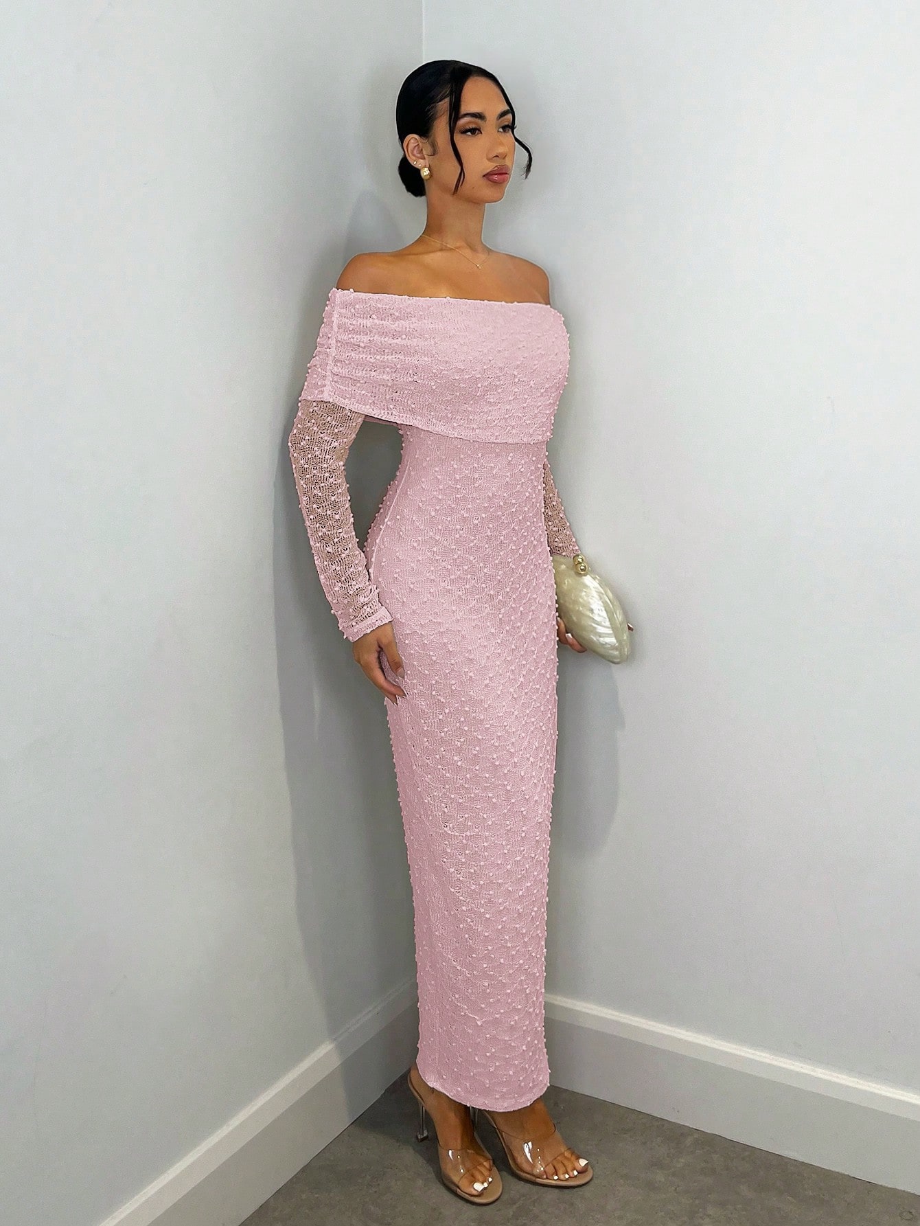 Robe moulante à manches longues en tissu jacquard texturé, épaules dénudées — vue 7