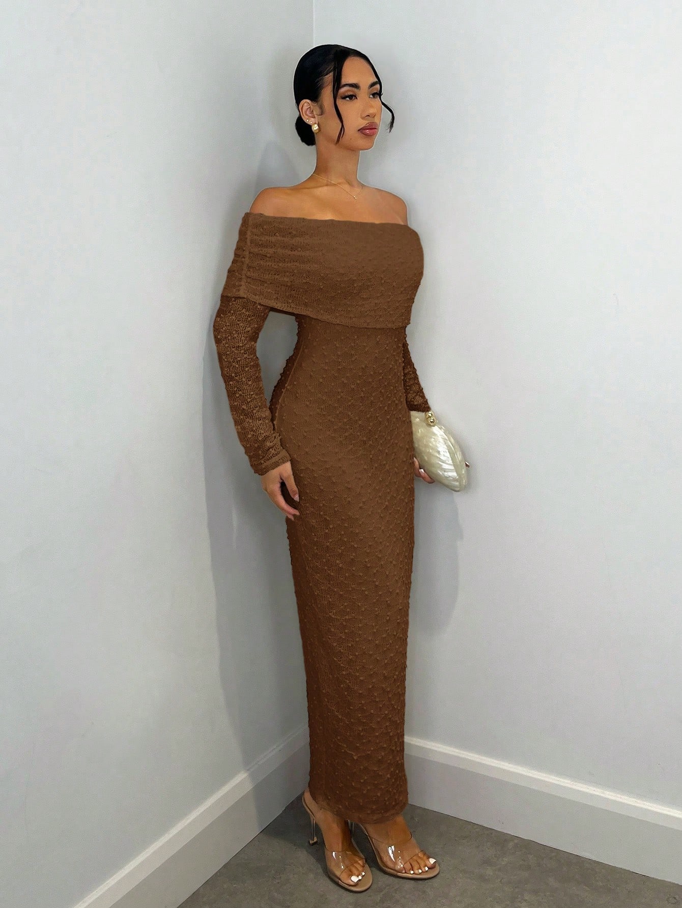 Robe moulante à manches longues en tissu jacquard texturé, épaules dénudées — vue 12
