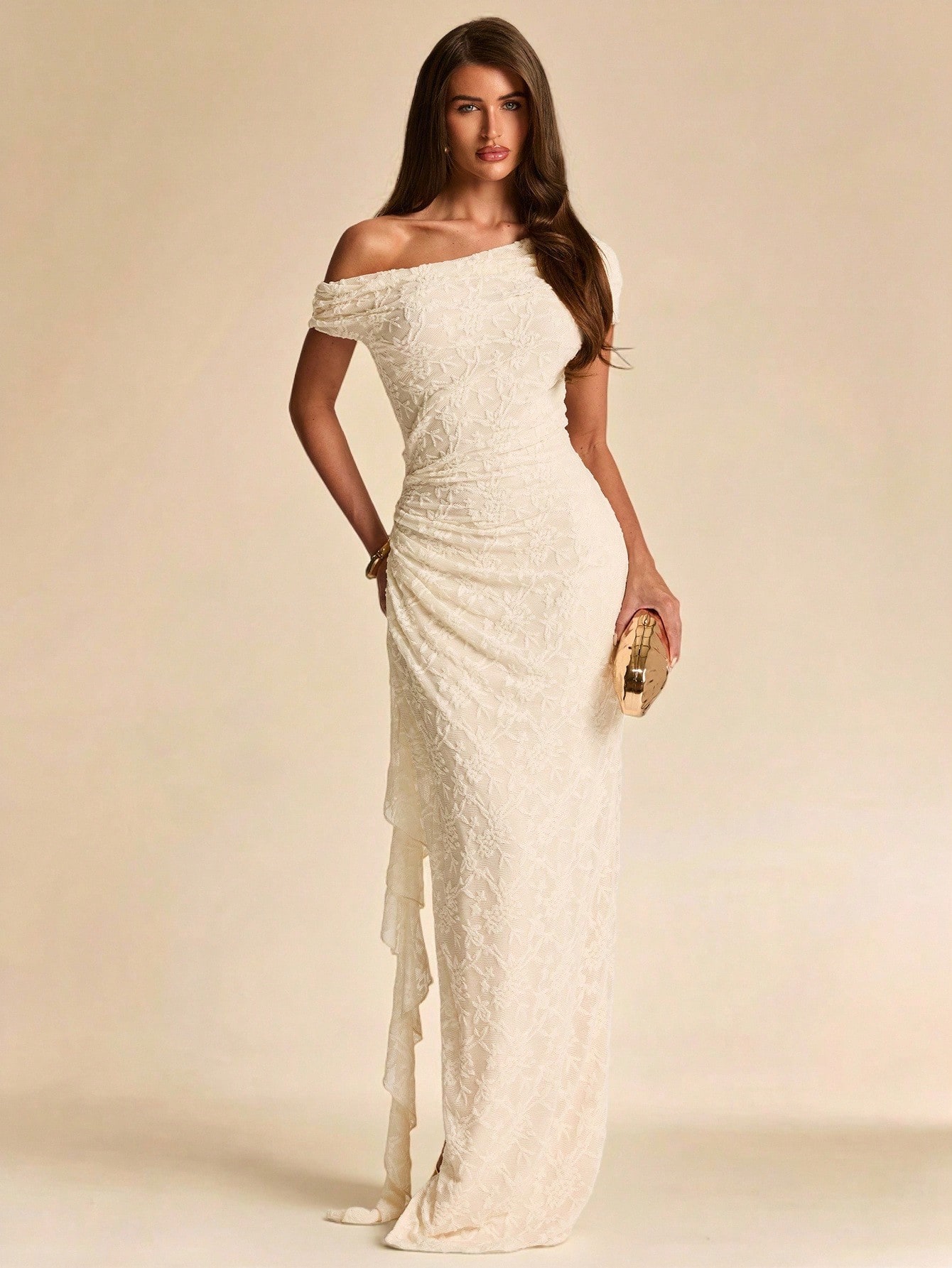 Robe d'été blanche à col asymétrique et ourlet à volants, robe élégante, robe — vue 2