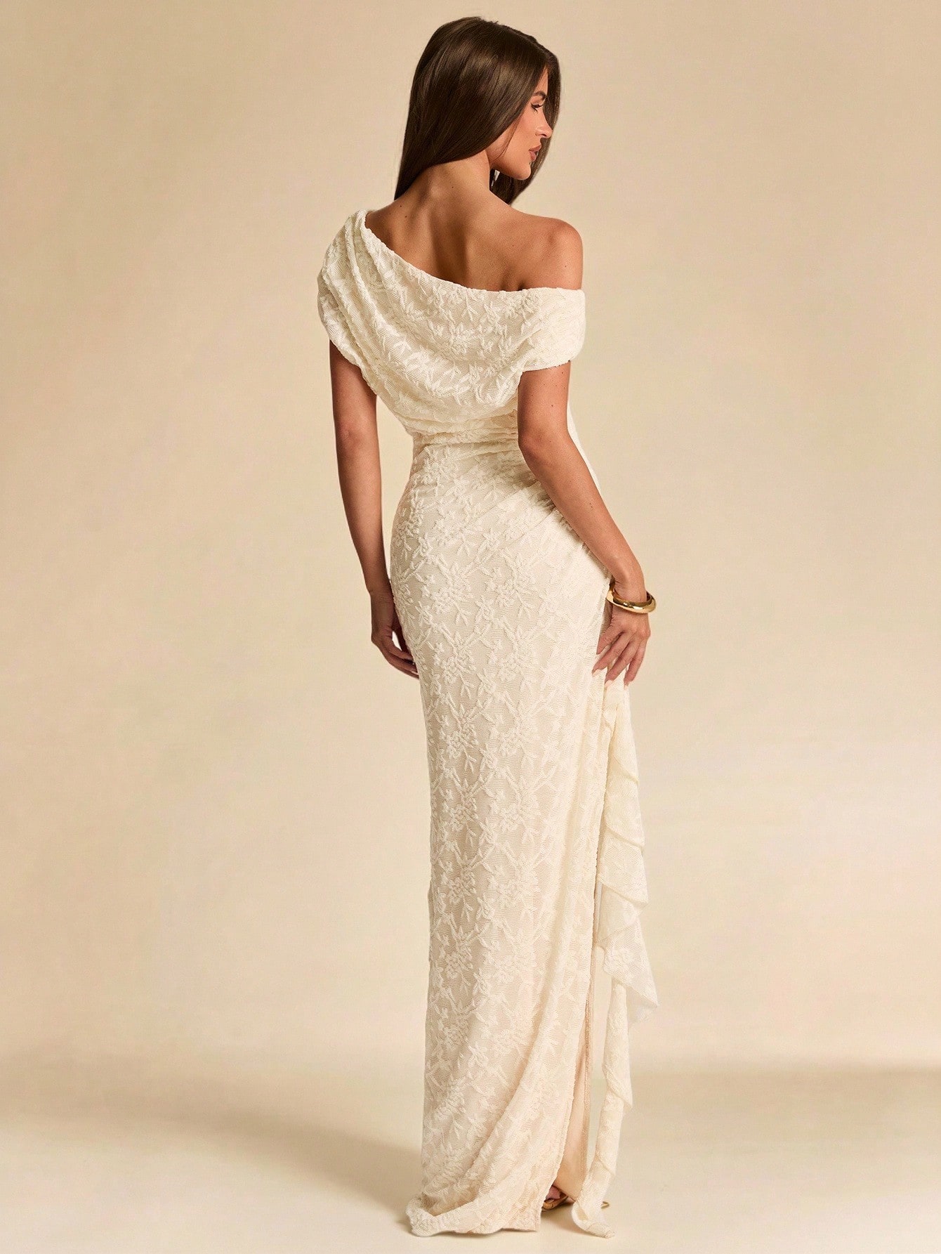 Robe d'été blanche à col asymétrique et ourlet à volants, robe élégante, robe — vue 12