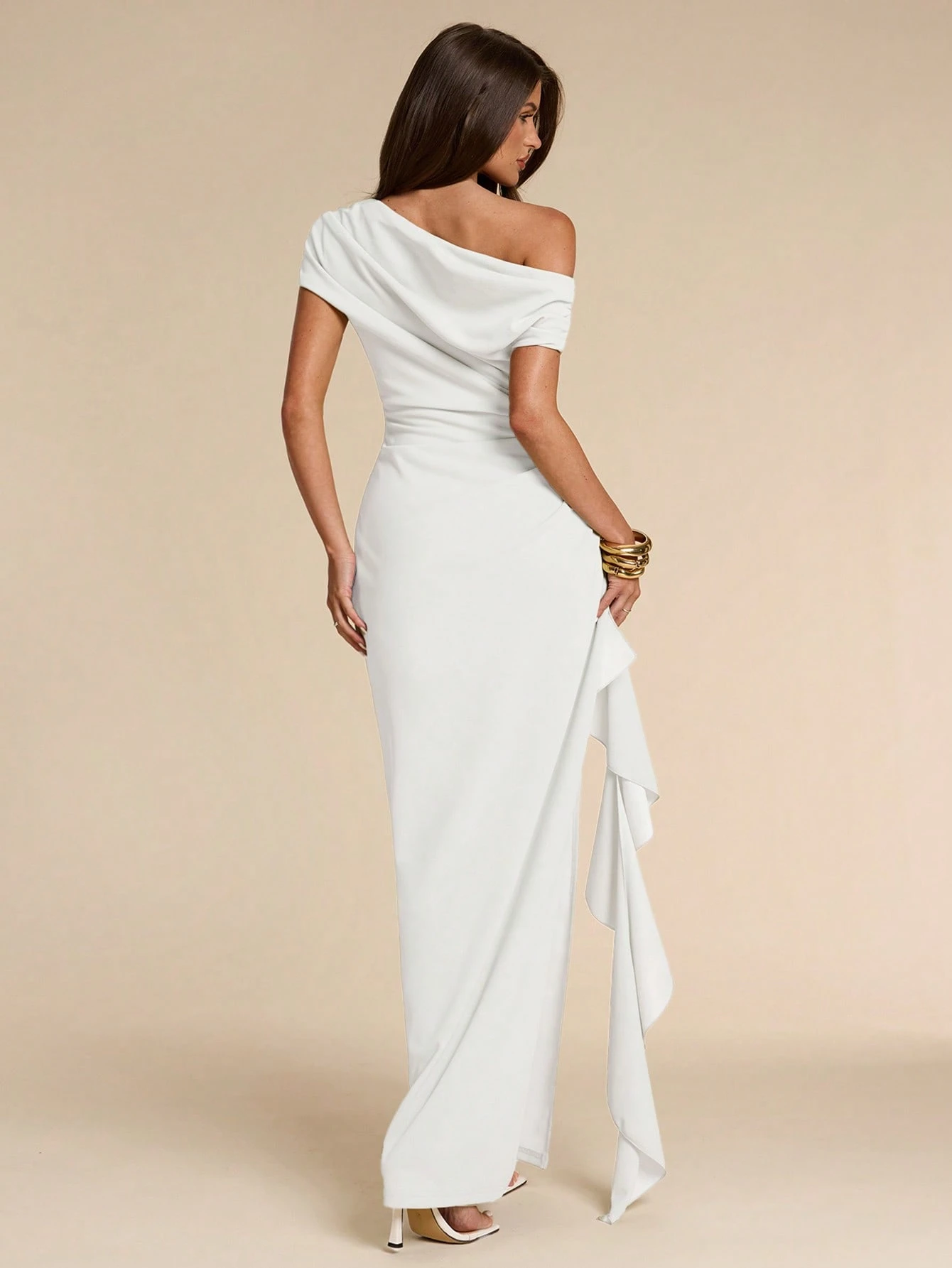 Robe d'été blanche à col asymétrique et ourlet à volants, robe élégante, robe — vue 11