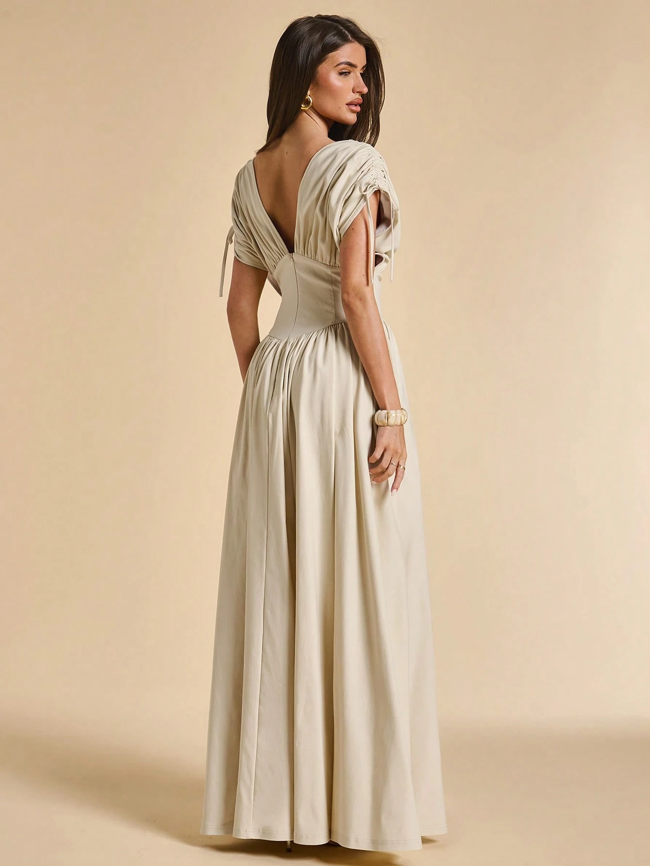 Robe beige col en V manches chauve-souris taille cintrée élégante française — vue 2