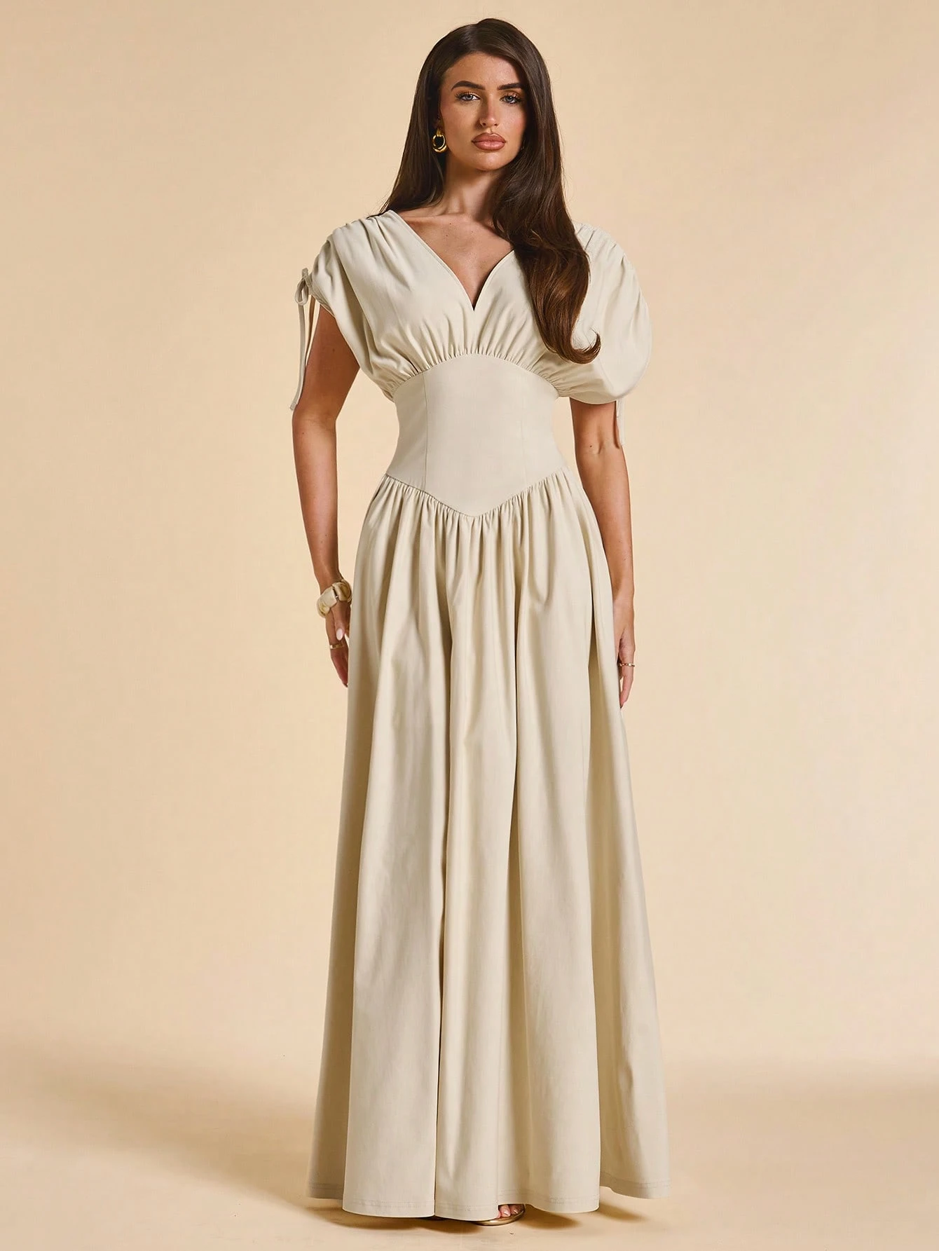 Robe beige col en V manches chauve-souris taille cintrée élégante française — vue 3