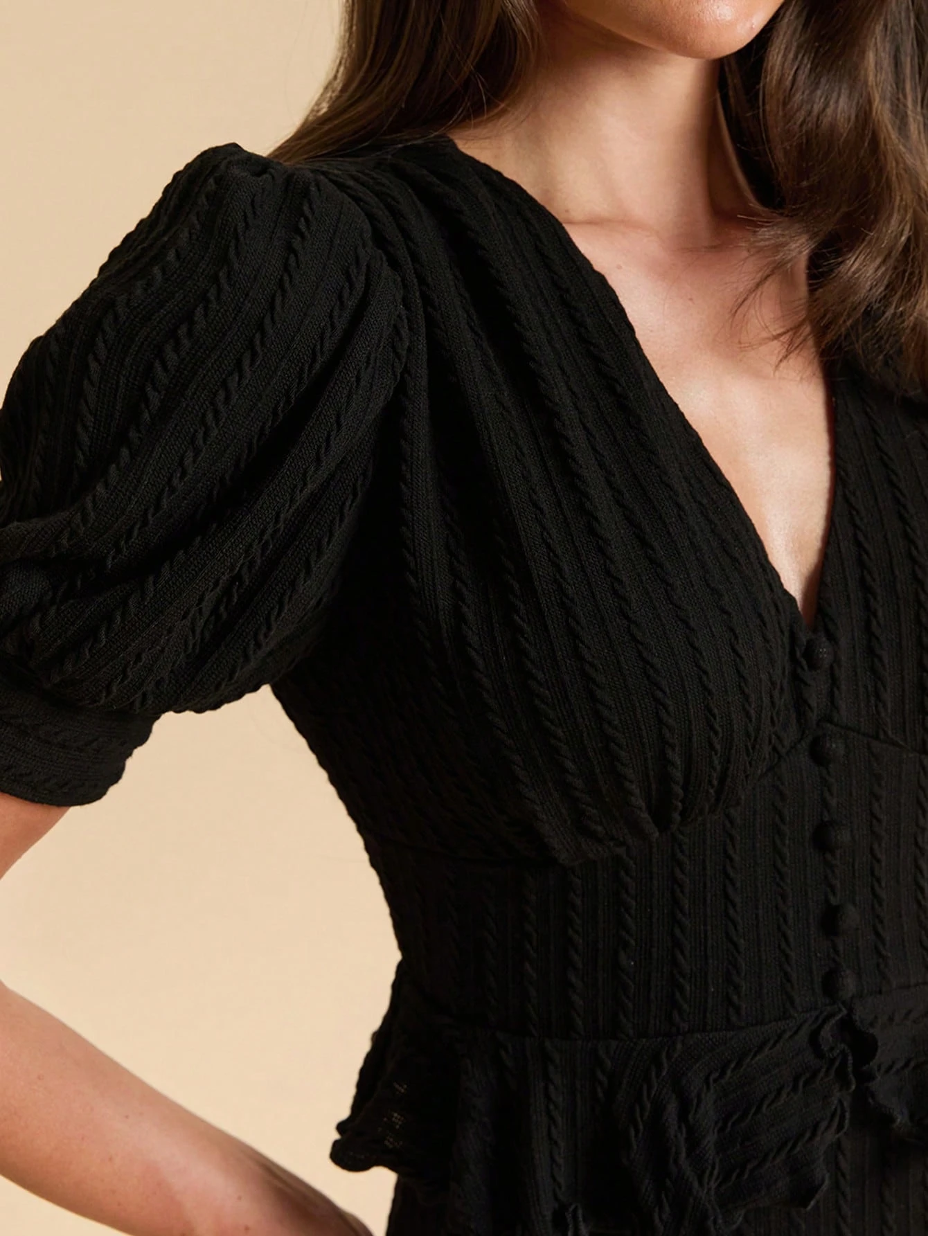 Robe sirène noire printemps/été à col V profond, manches bouffantes, taille à — vue 3
