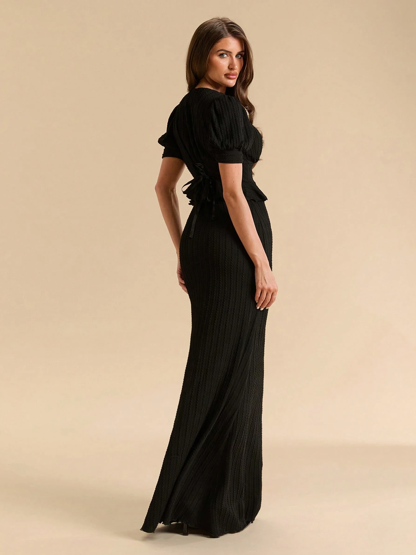 Robe sirène noire printemps/été à col V profond, manches bouffantes, taille à — vue 2