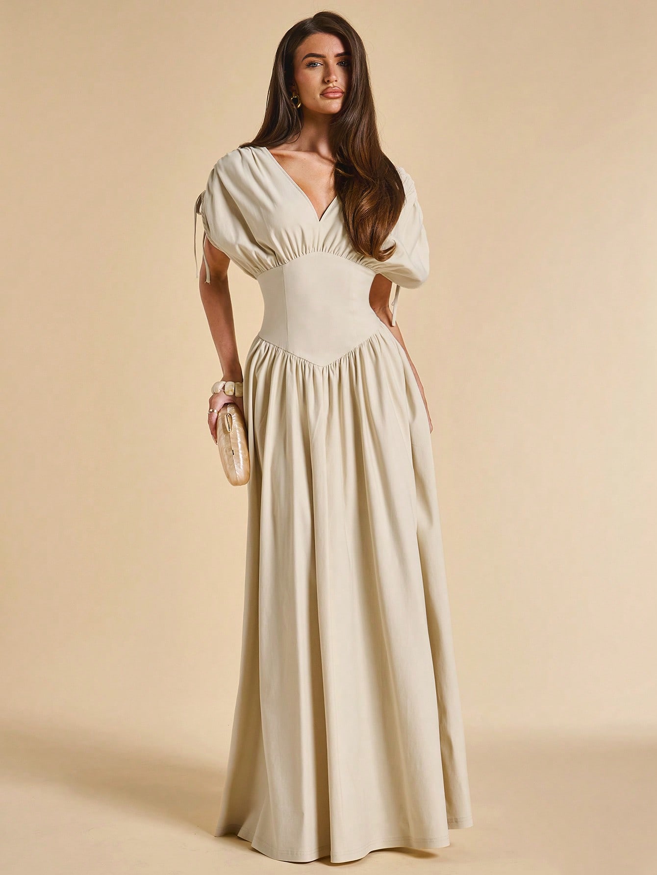 Robe beige col en V manches chauve-souris taille cintrée élégante française — vue 8