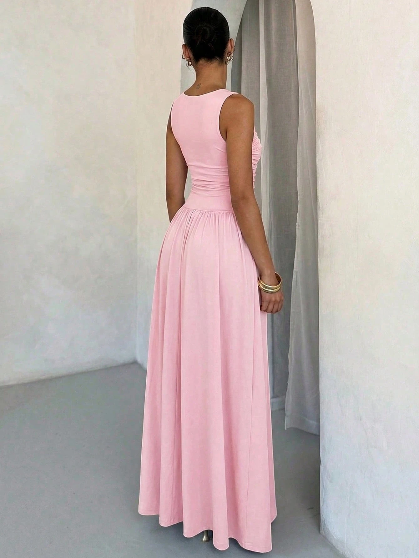 Robe élégante marron unicolore pour femmes avec col large et jupe évasée — vue 12