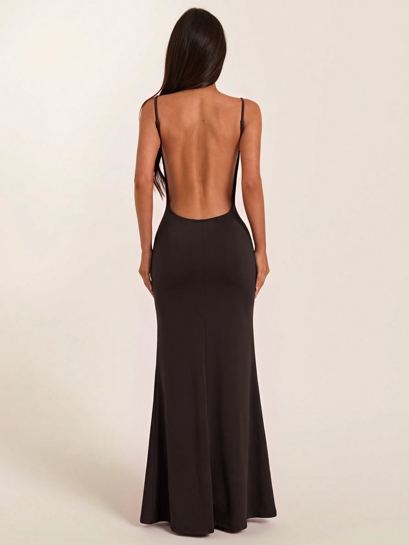 Robe longue moulante noire à fines bretelles, patchwork en maille, dos nu — vue 9
