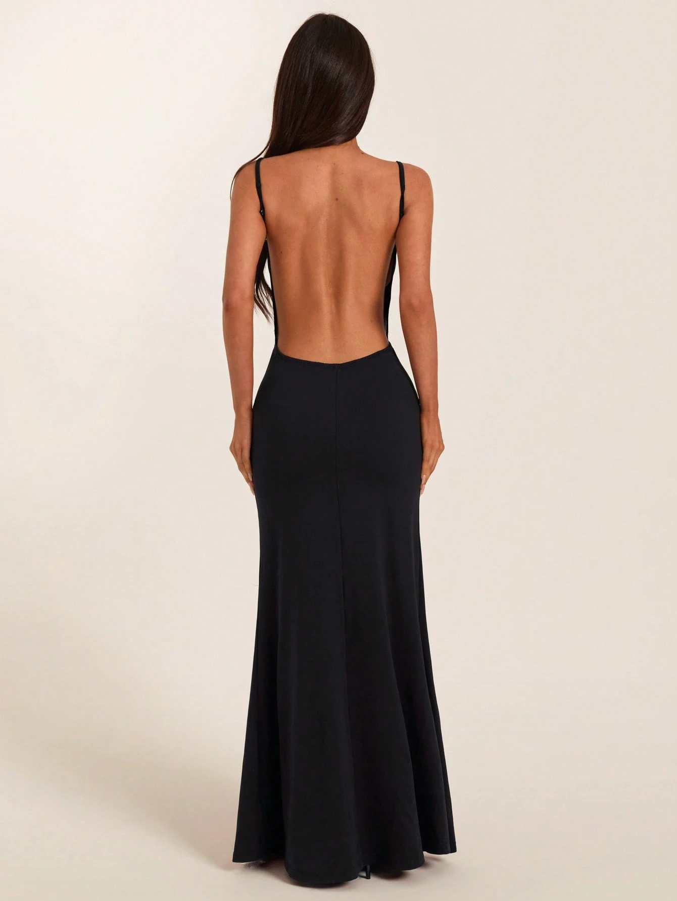 Robe longue moulante noire à fines bretelles, patchwork en maille, dos nu — vue 11