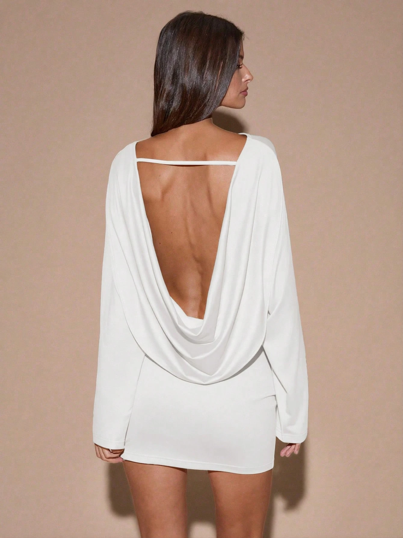 Robe mini sexy à manches longues, col plongeant, ample, de couleur marron/café — vue 4