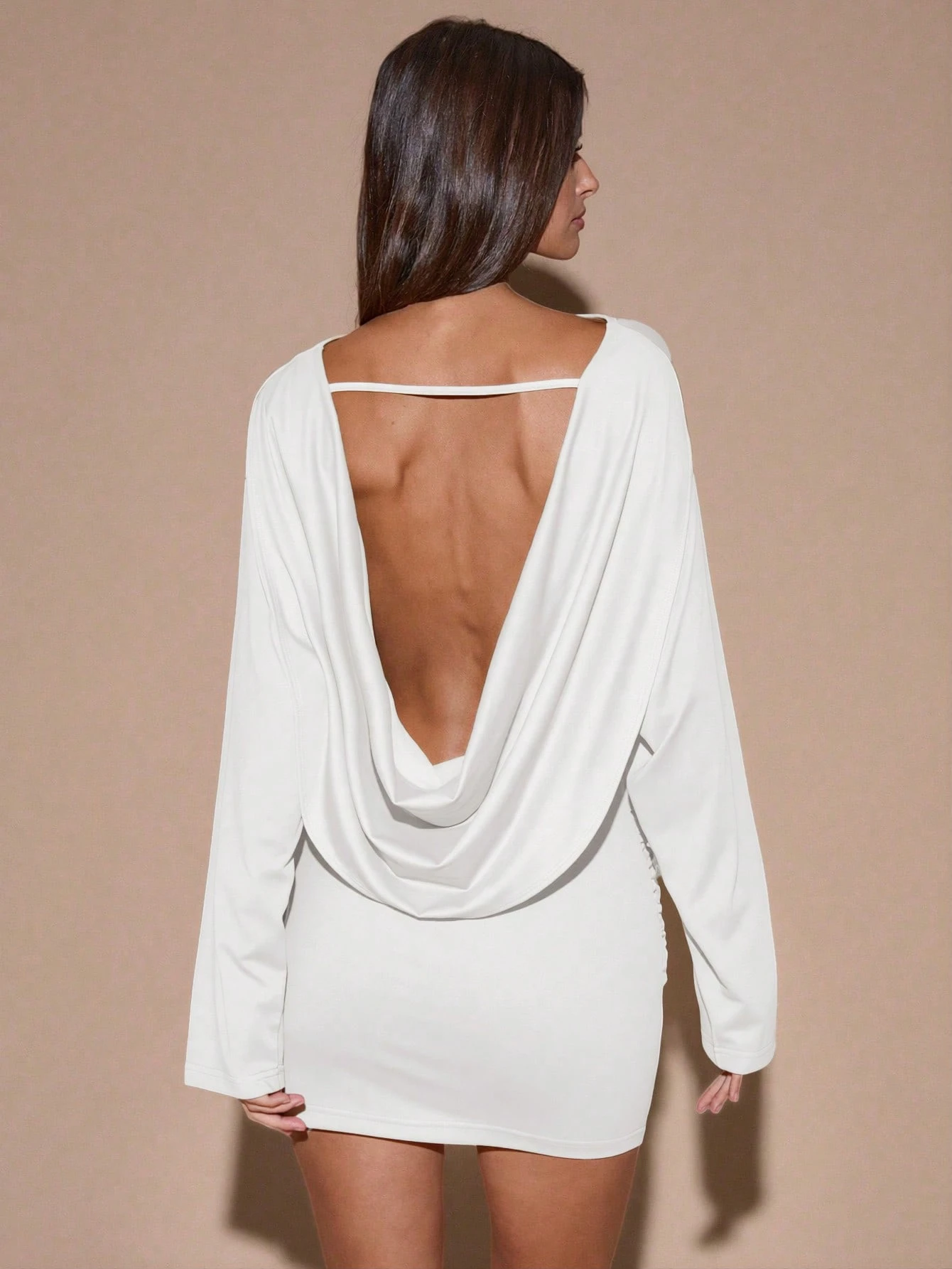 Robe mini sexy à manches longues, col plongeant, ample, de couleur marron/café — vue 11