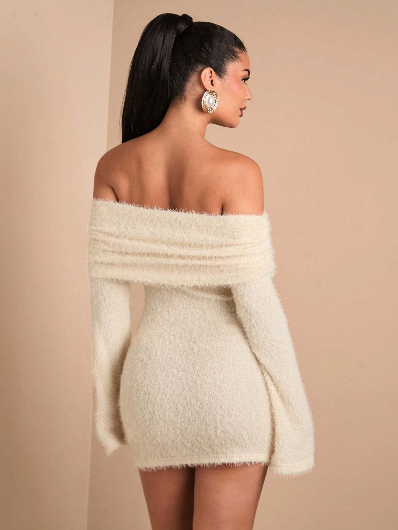 Robe élégante et sexy pour femme à épaules dénudées, manches longues, en — vue 3