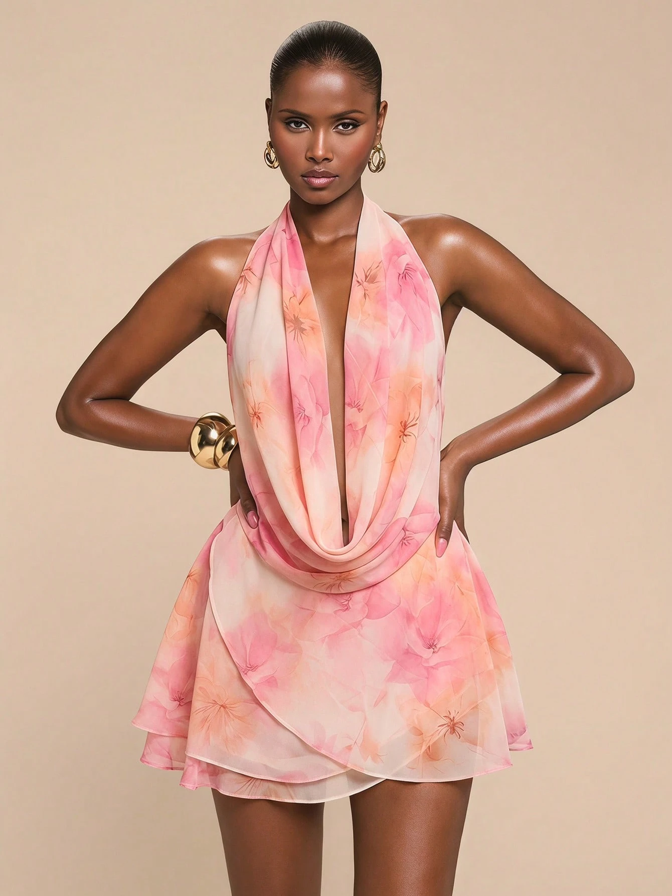 Robe longue élégante et sexy avec imprimé floral, col drapé, dos nu et volants