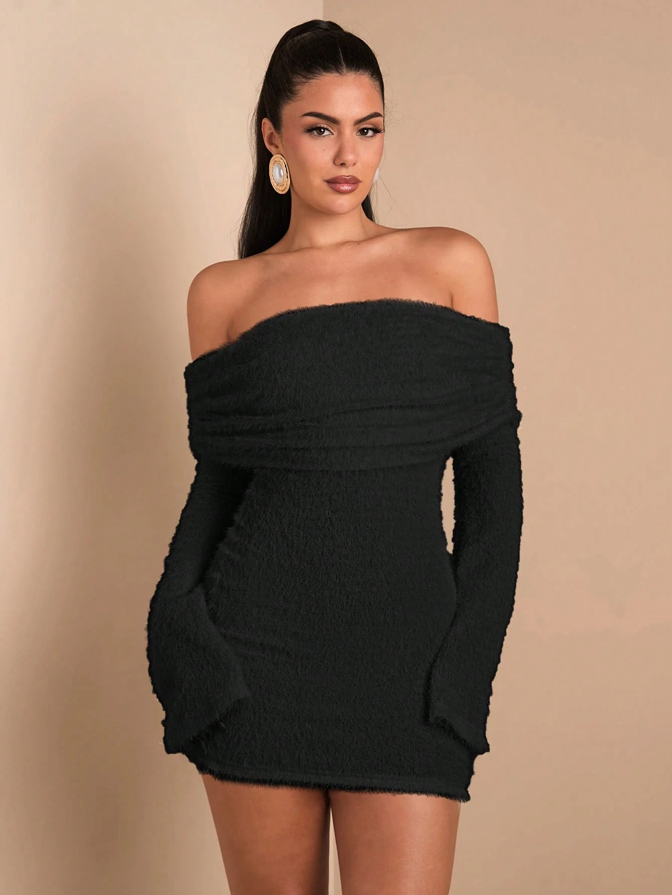 Robe élégante et sexy pour femme à épaules dénudées, manches longues, en — vue 12