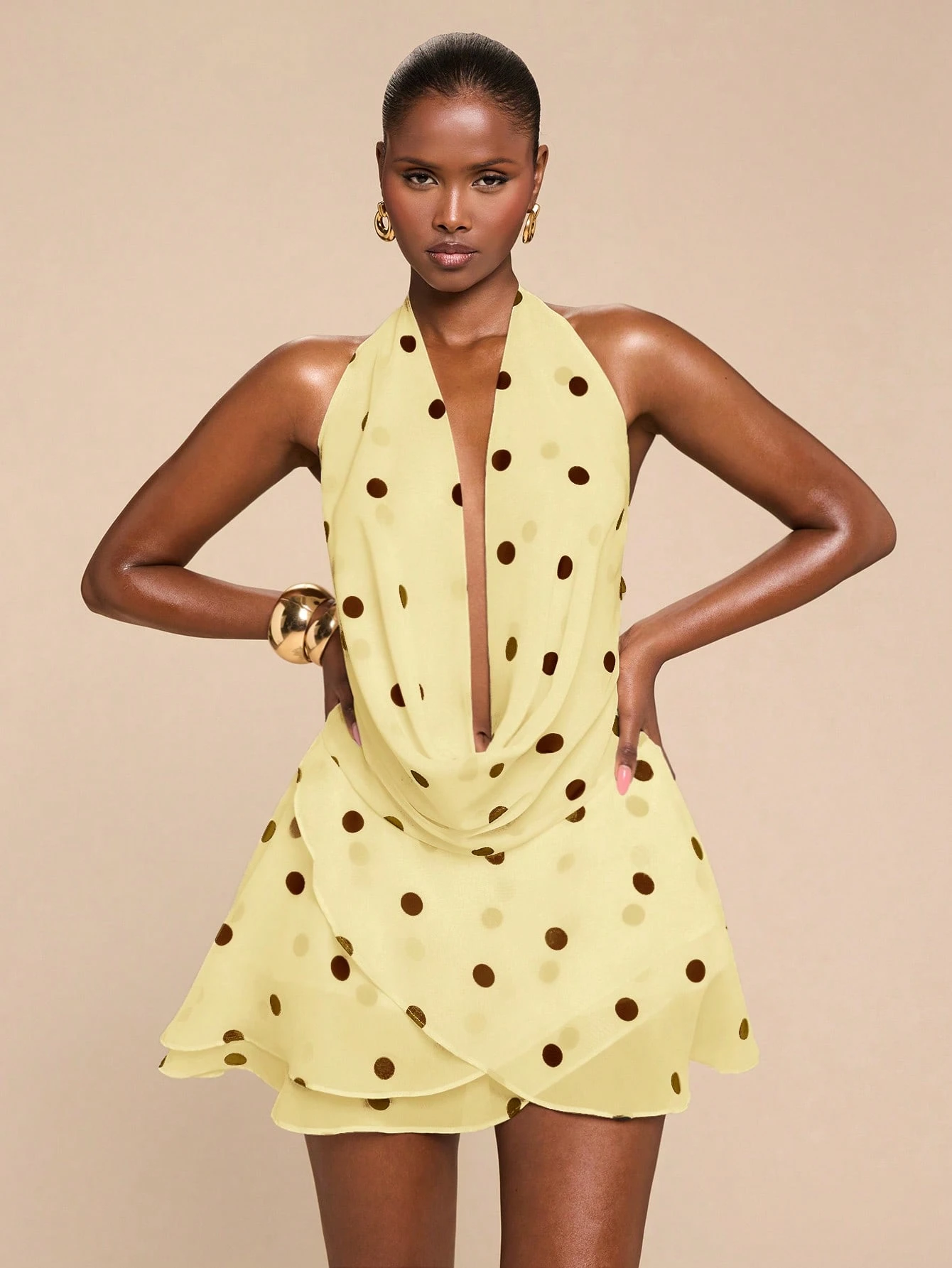 Robe longue élégante et sexy avec imprimé floral, col drapé, dos nu et volants — vue 7